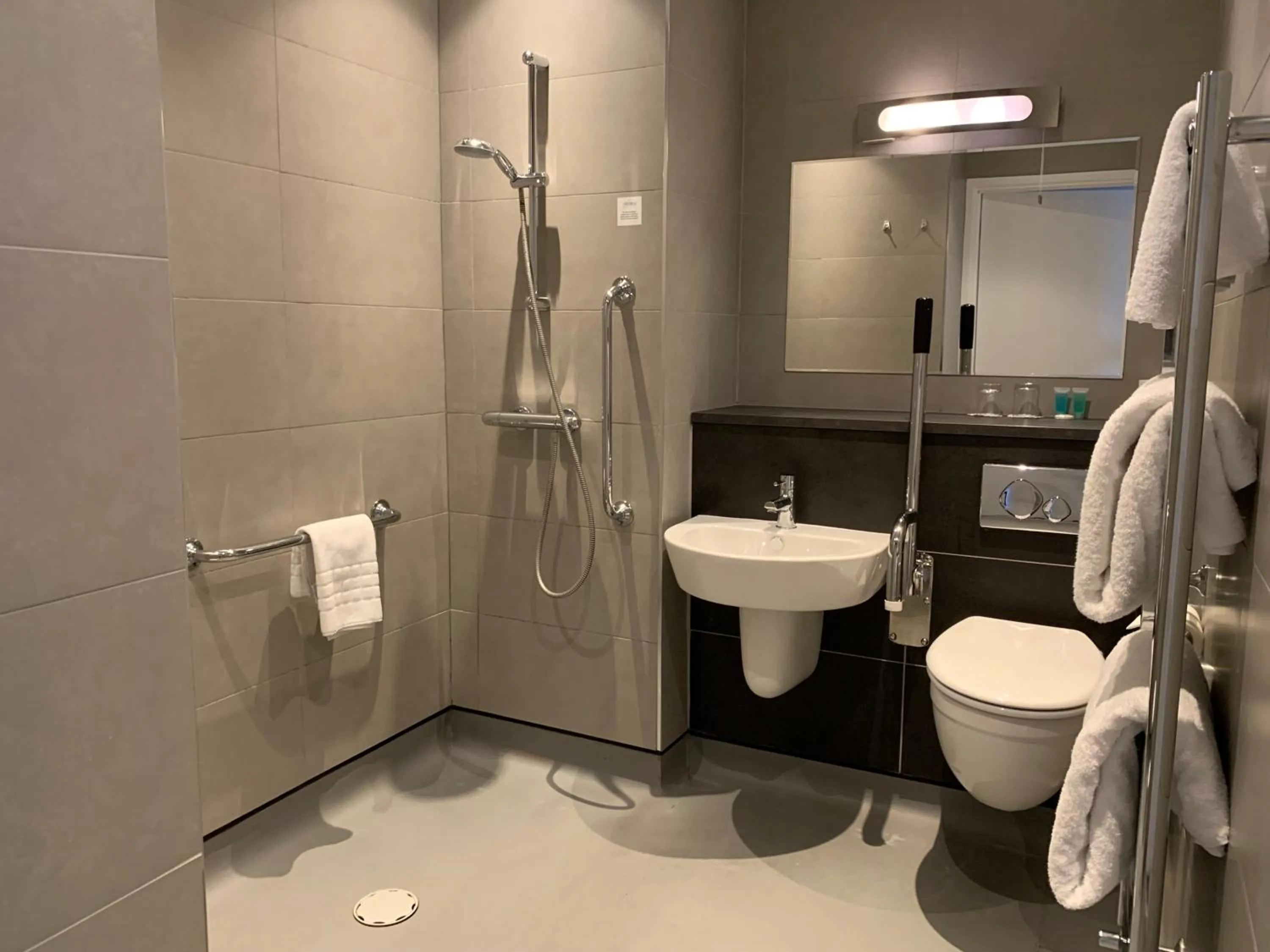 acessibility in Southcrest Manor Hotel, Best Western Signature Collection