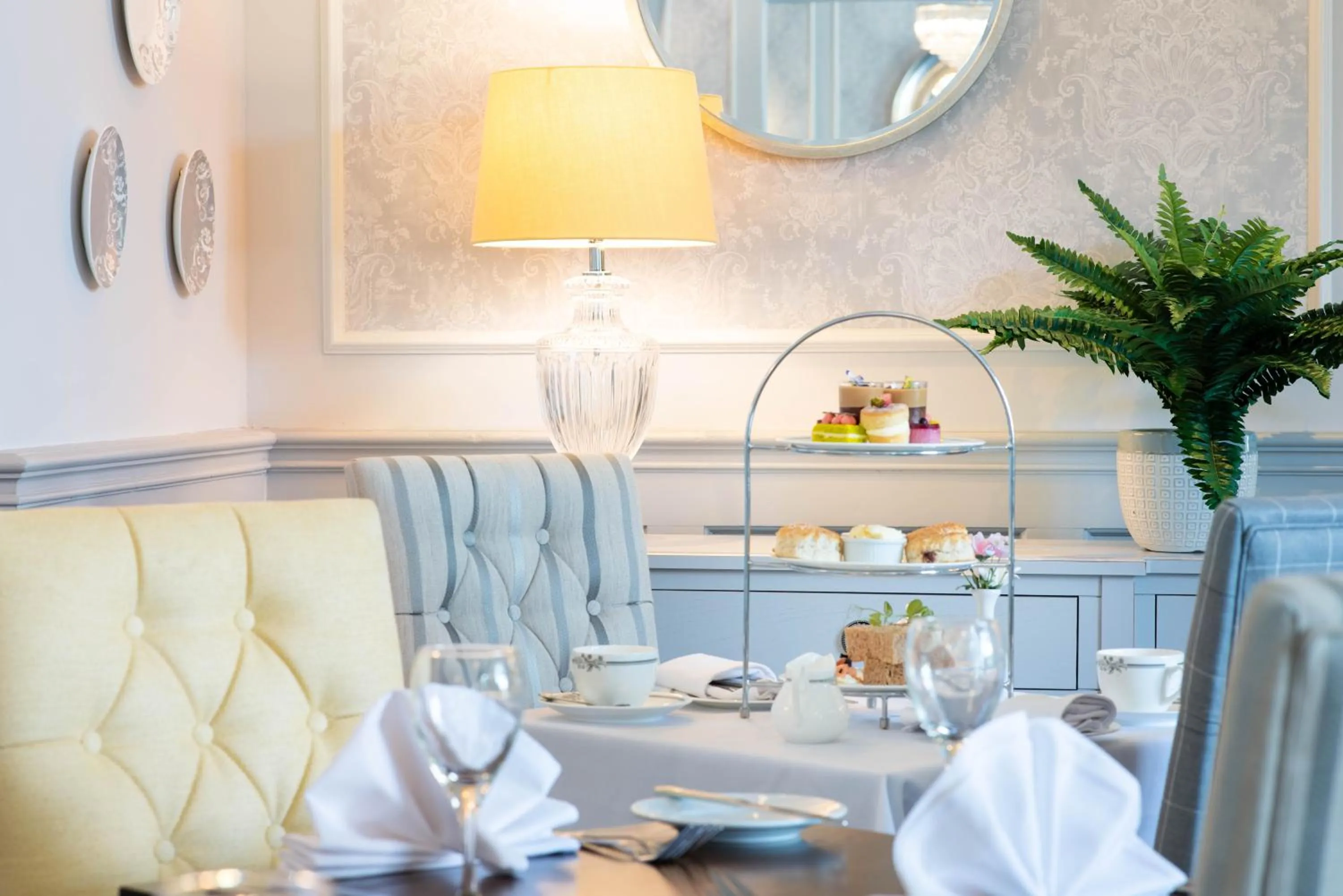 Restaurant/places to eat in Southcrest Manor Hotel, Best Western Signature Collection