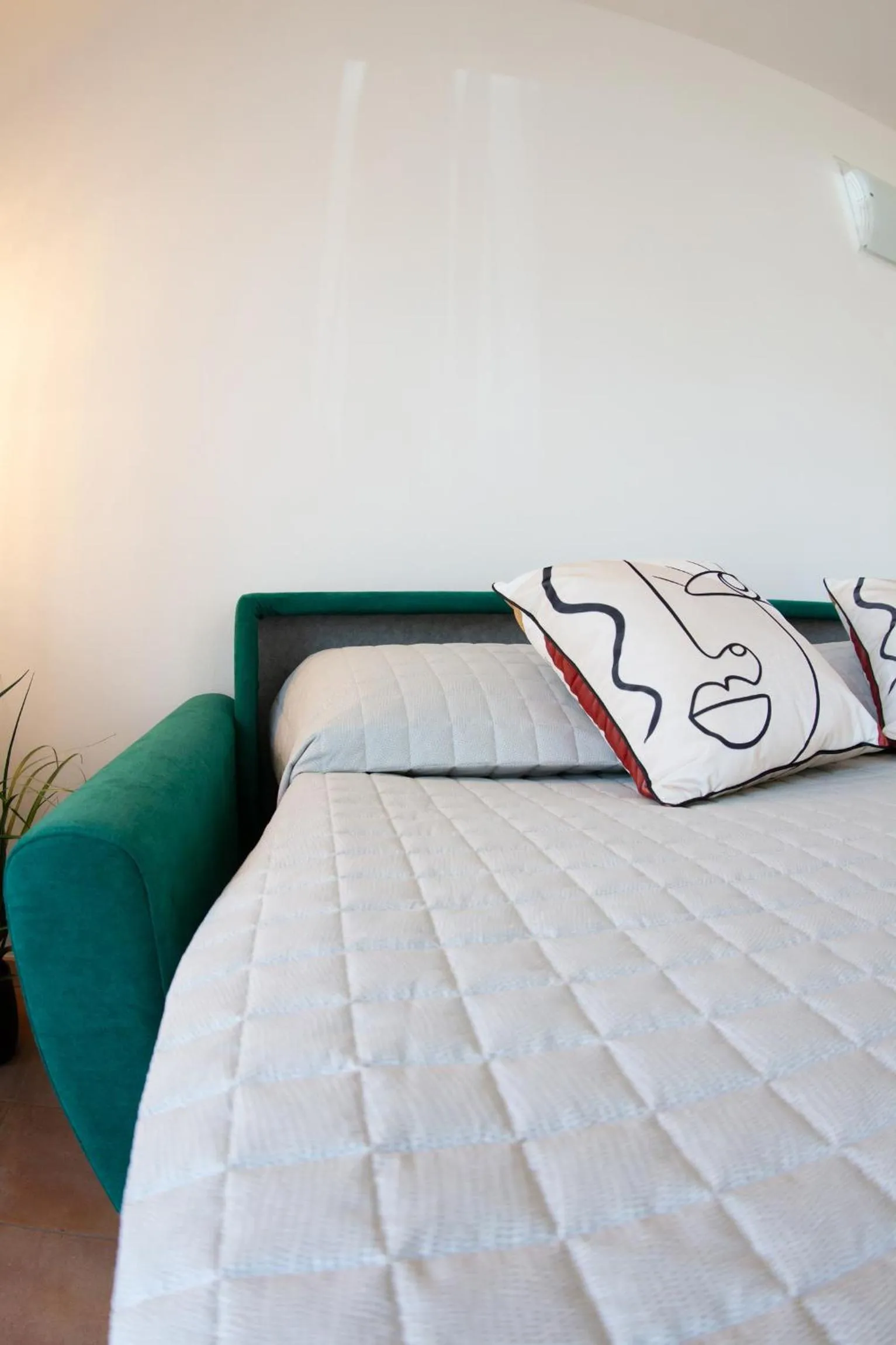 Living room, Bed in Vistaverde Harmony Apartments