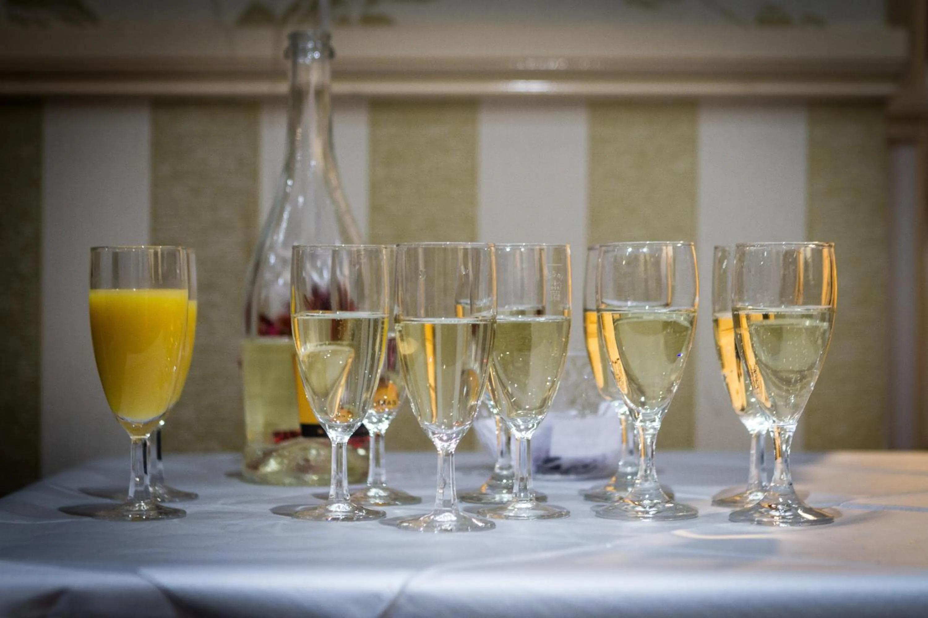 Food and drinks in The Sandringham Court Hotel & Apartment Welcoming Large and Small Groups for 15 years