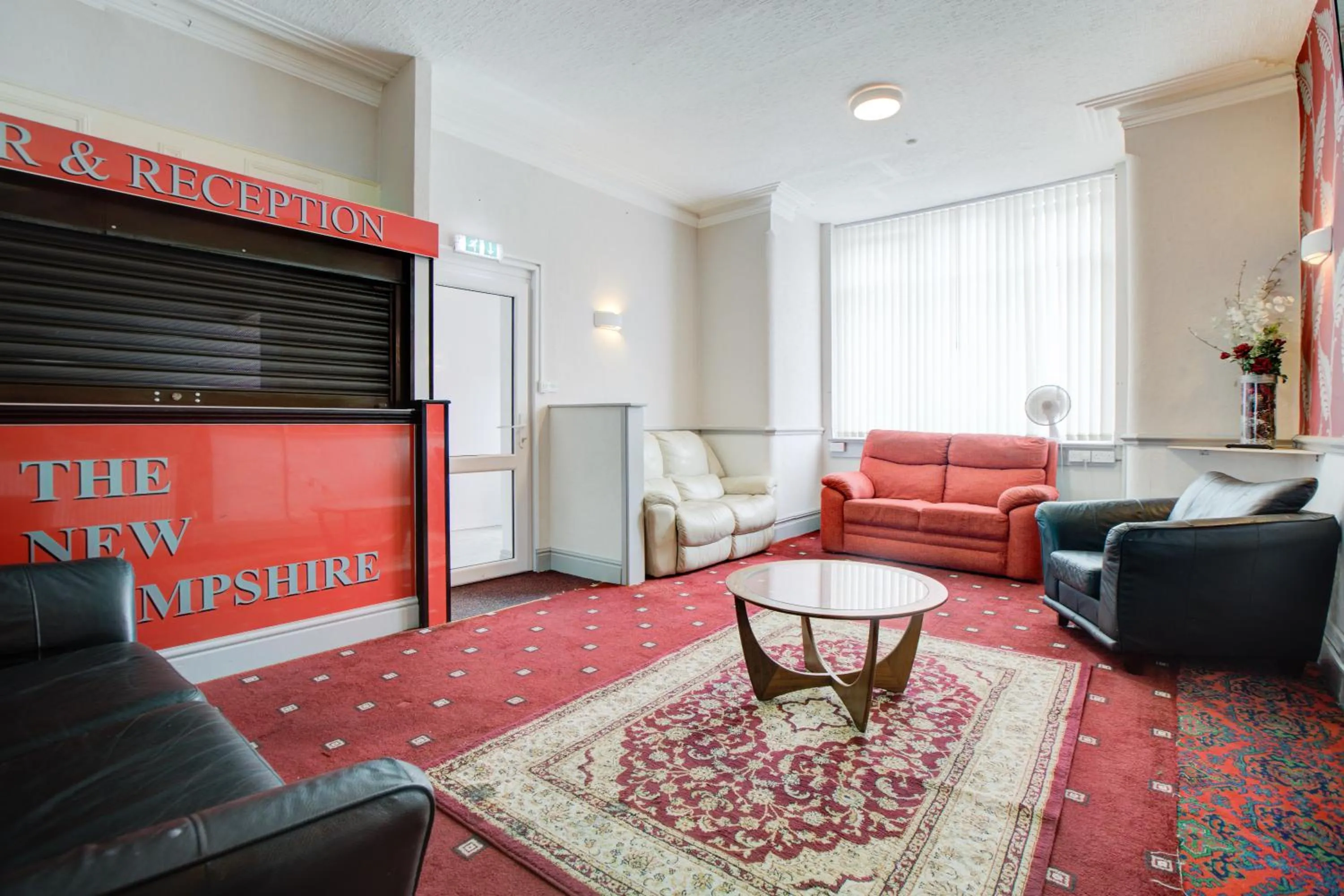 Lounge or bar in The Sandringham Court Hotel & Apartment Welcoming Large and Small Groups for 15 years