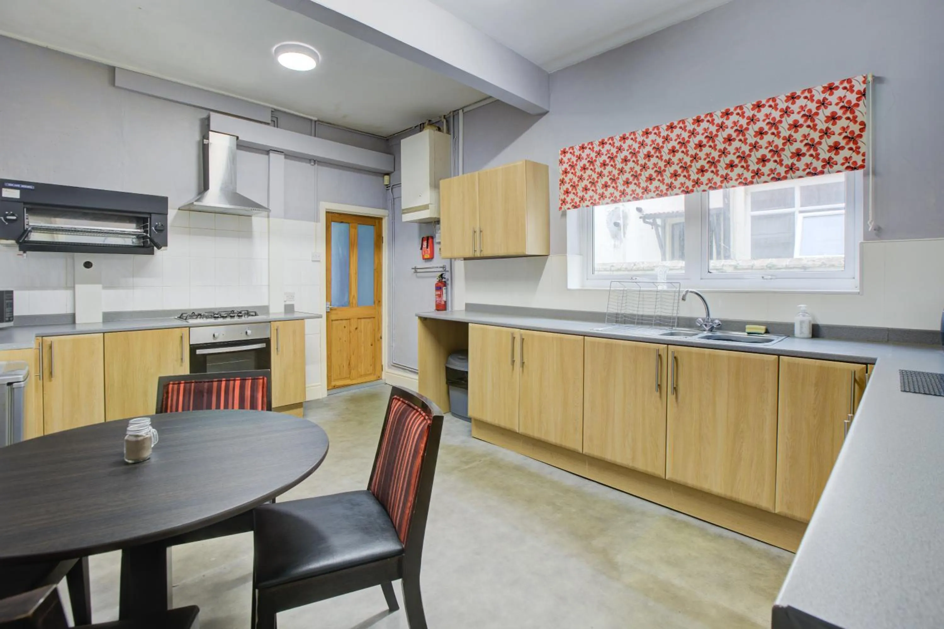 Kitchen or kitchenette in The Sandringham Court Hotel & Apartment Welcoming Large and Small Groups for 15 years