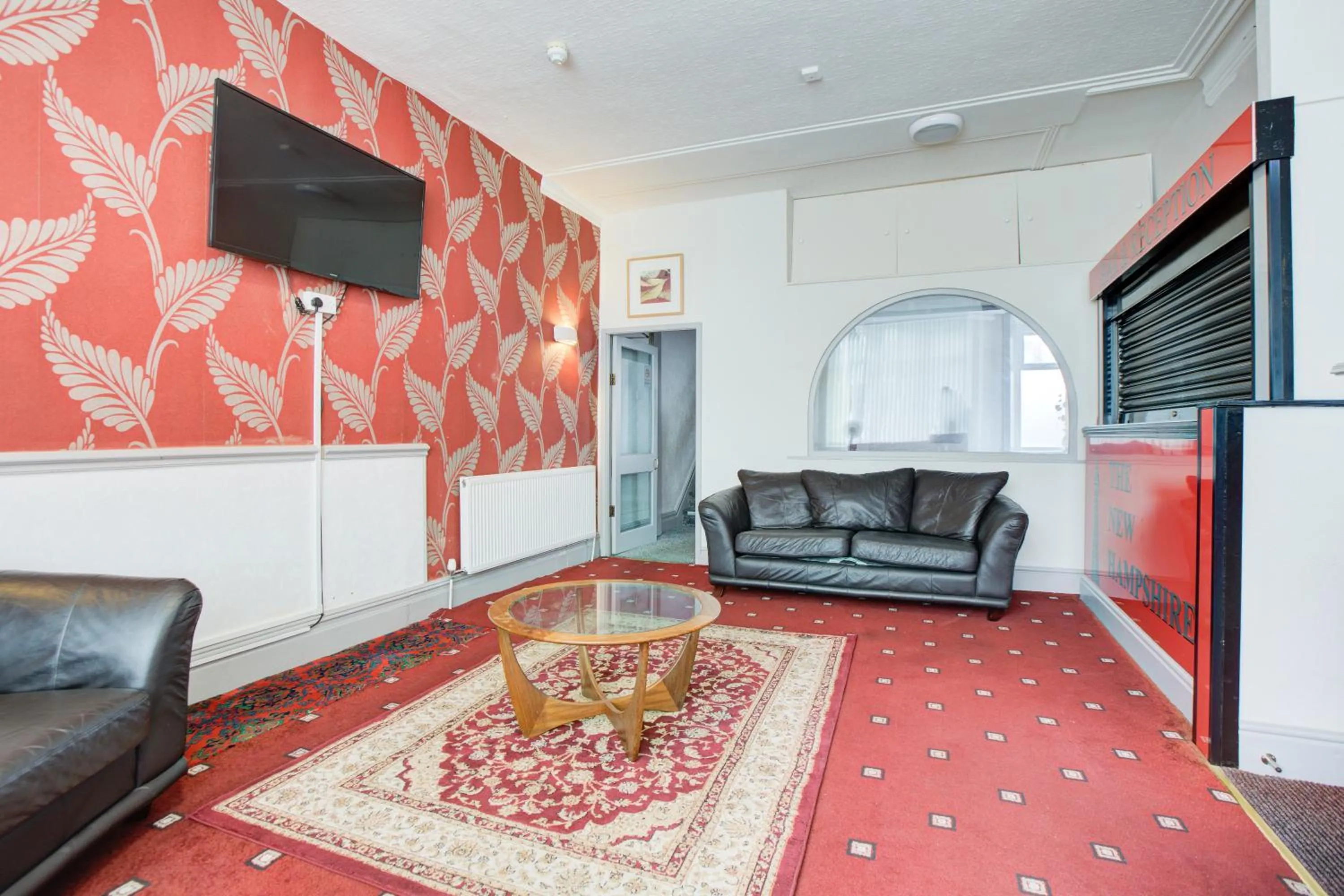 Lounge or bar in The Sandringham Court Hotel & Apartment Welcoming Large and Small Groups for 15 years