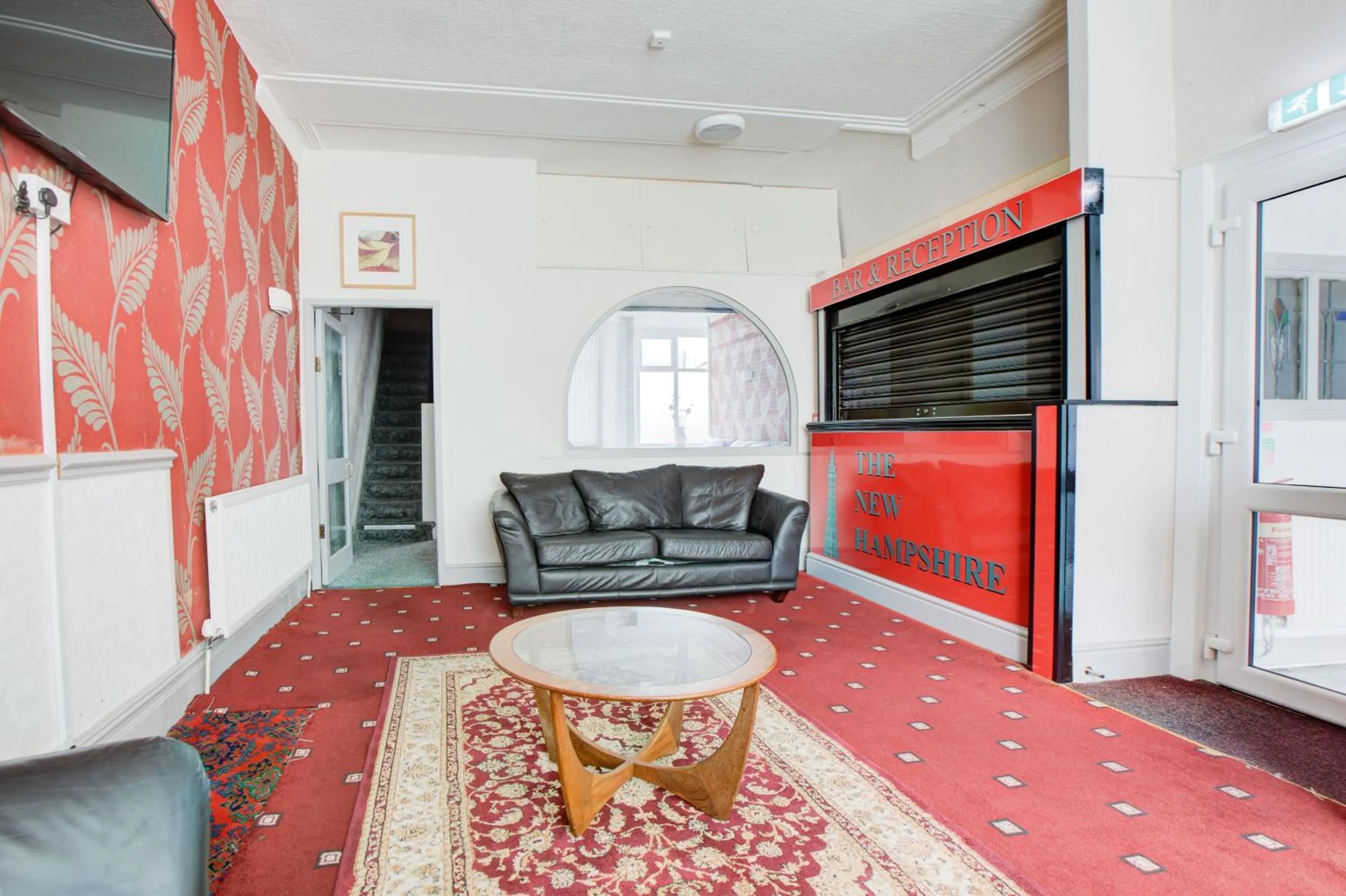 Lounge or bar in The Sandringham Court Hotel & Apartment Welcoming Large and Small Groups for 15 years