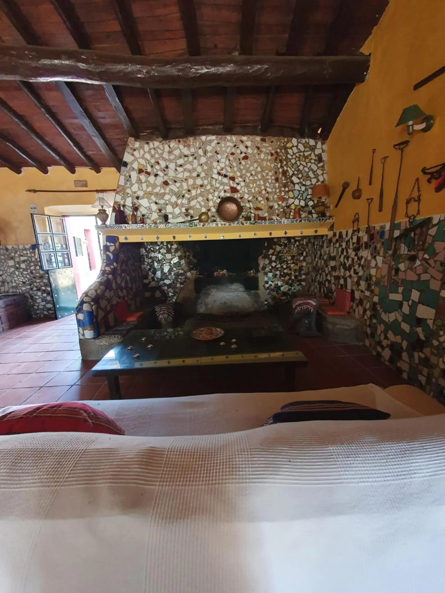 Property building, Bed in Hotel Rural El Vaqueril