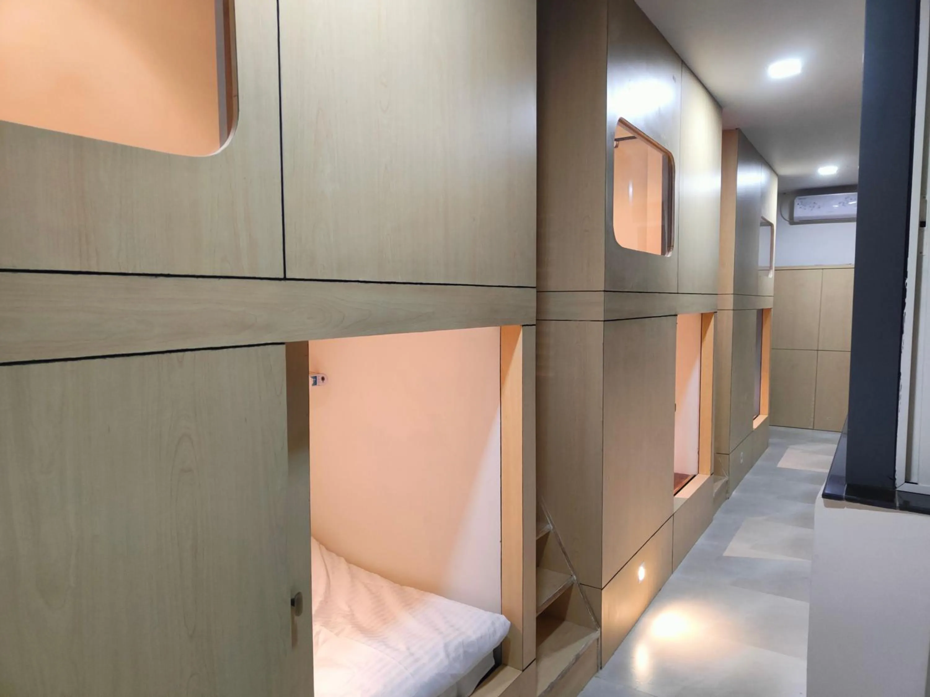 Bed in 6-Bed Dormitory Room in MonkeyCap Tourist Hostel