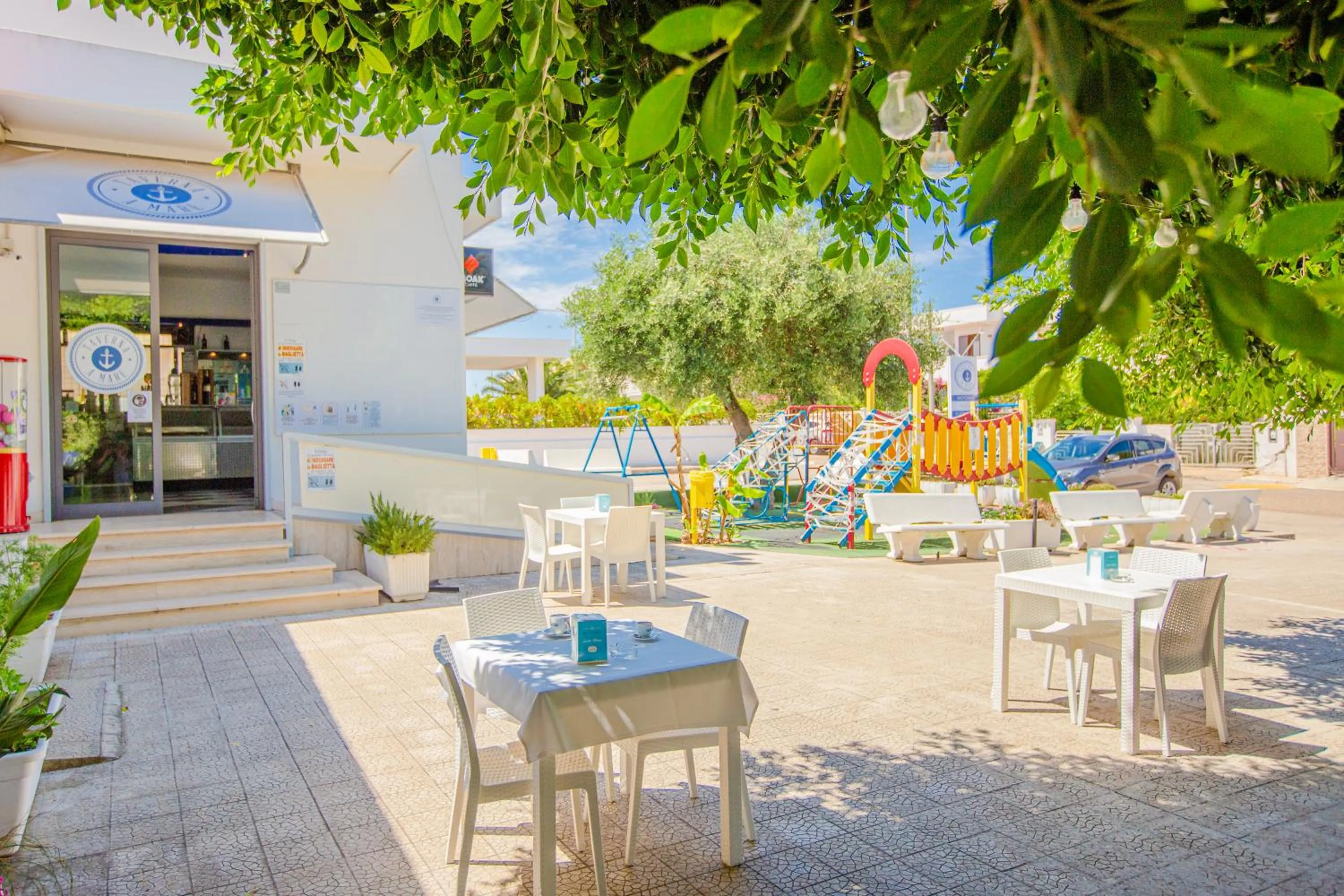 Restaurant/places to eat in Villa Orchidea