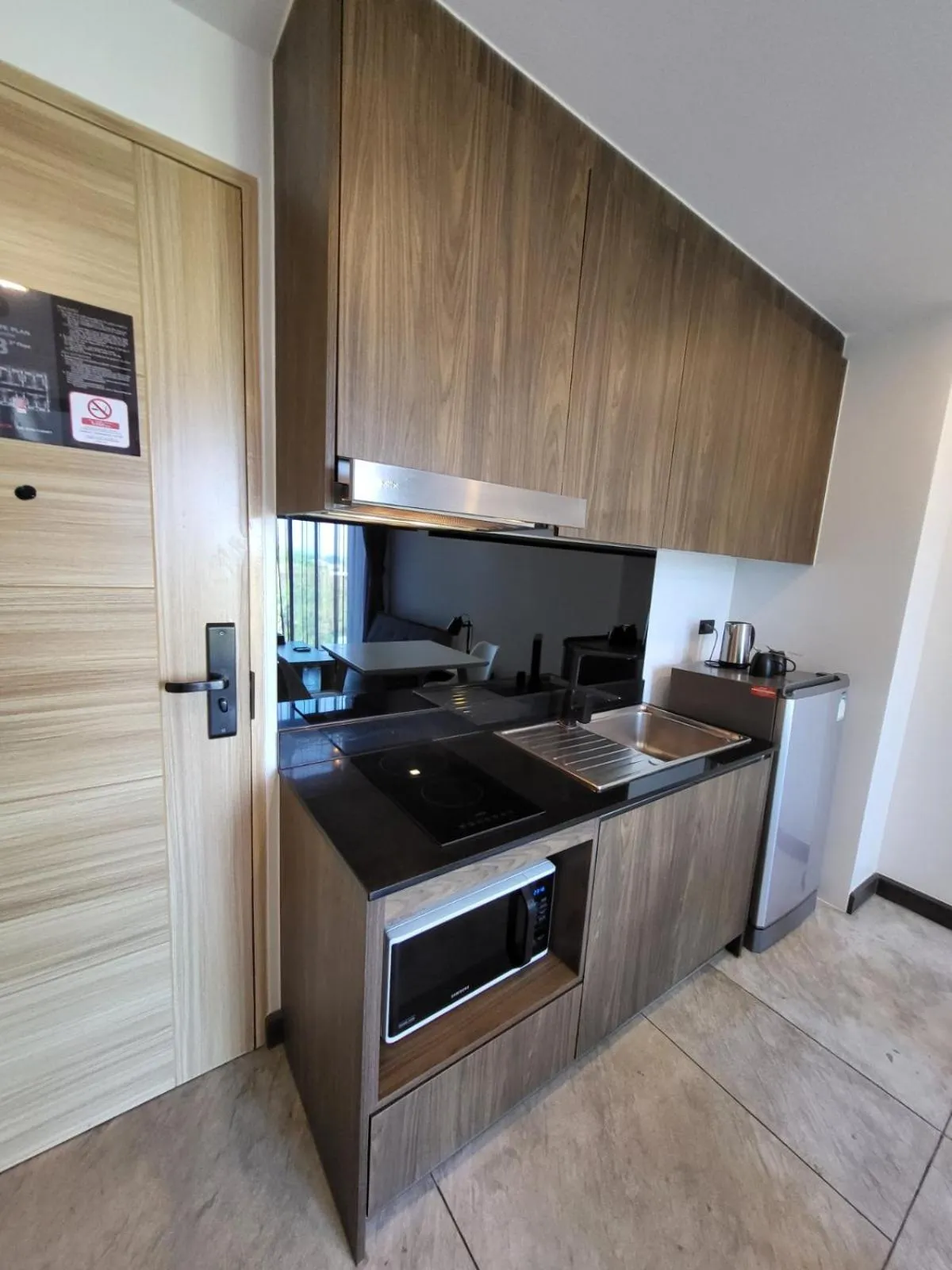 Utopia Naiharn - Modern Naiharn Beach Apartment