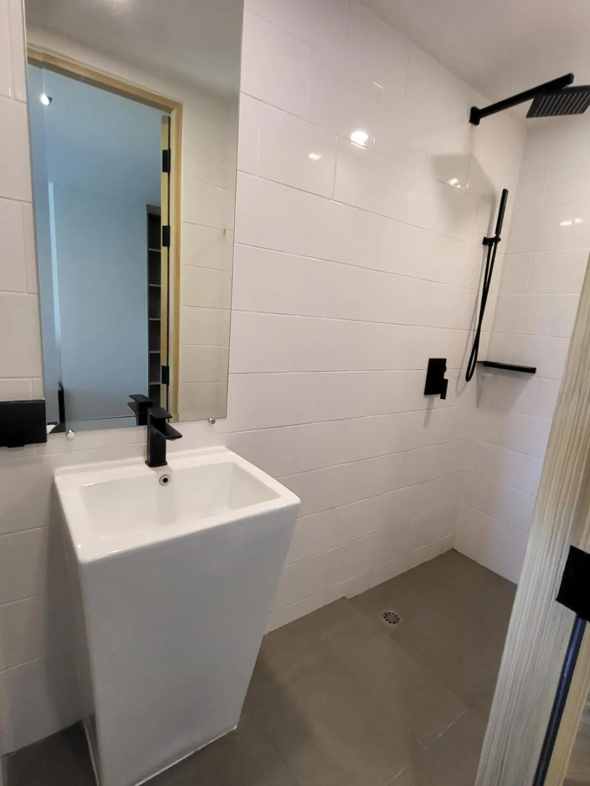 Utopia Naiharn - Modern Naiharn Beach Apartment