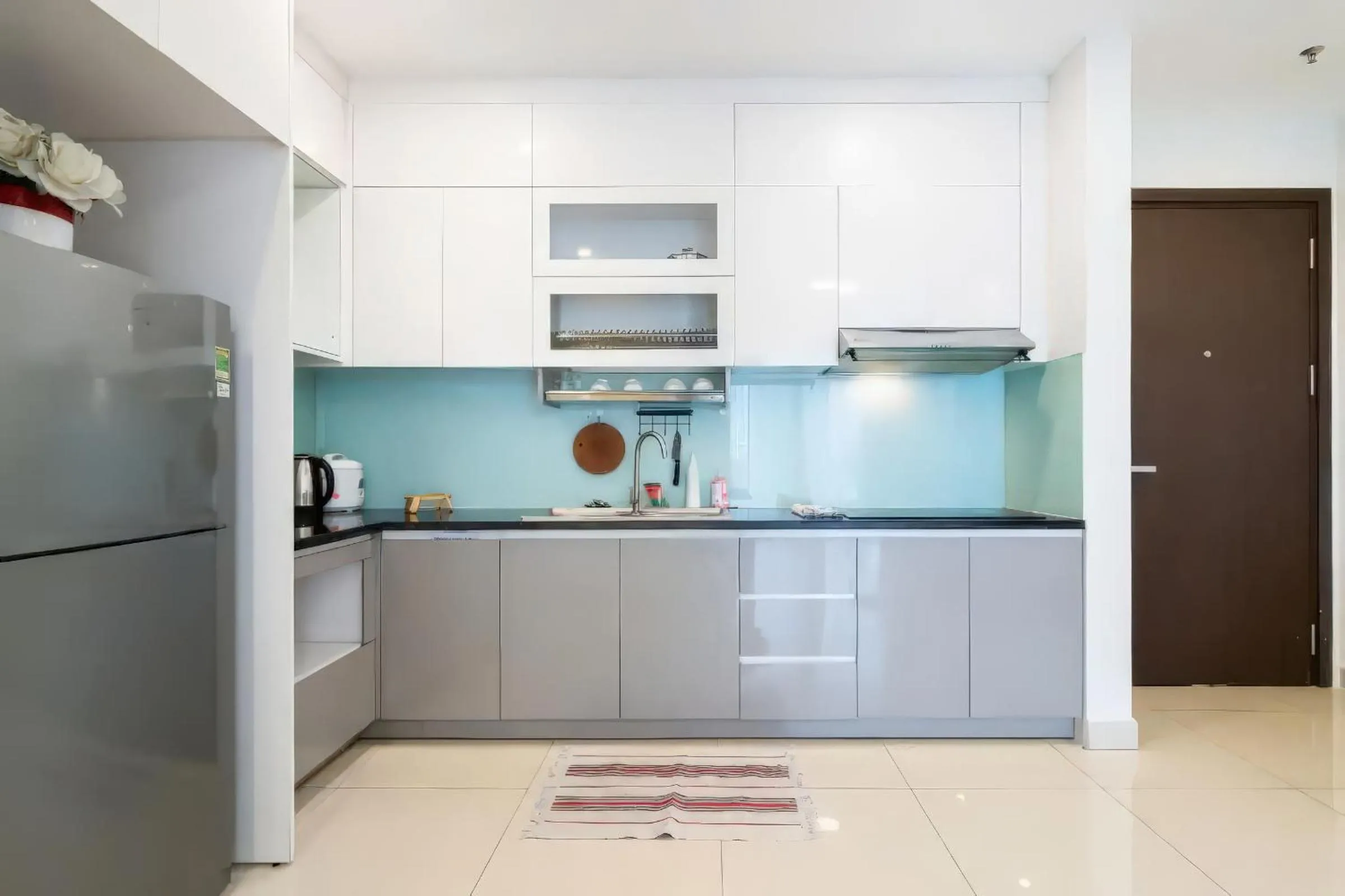 Kitchen or kitchenette in Minute Suites - Botanica Orchard TSN Airport