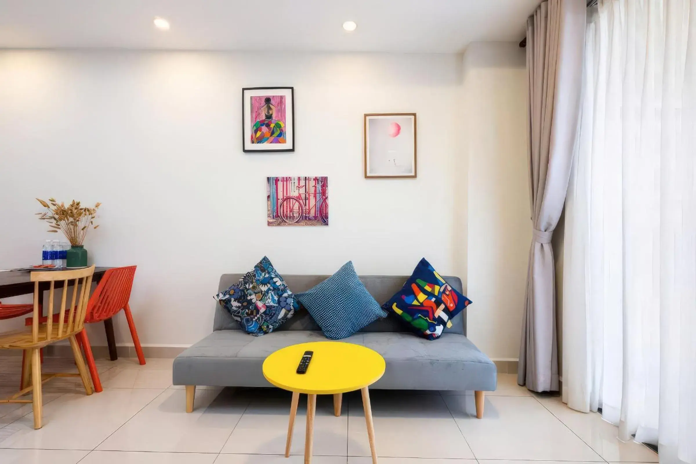 Living room in Minute Suites - Botanica Orchard TSN Airport Living room in Minute Suites - Botanica Orchard TSN Airport