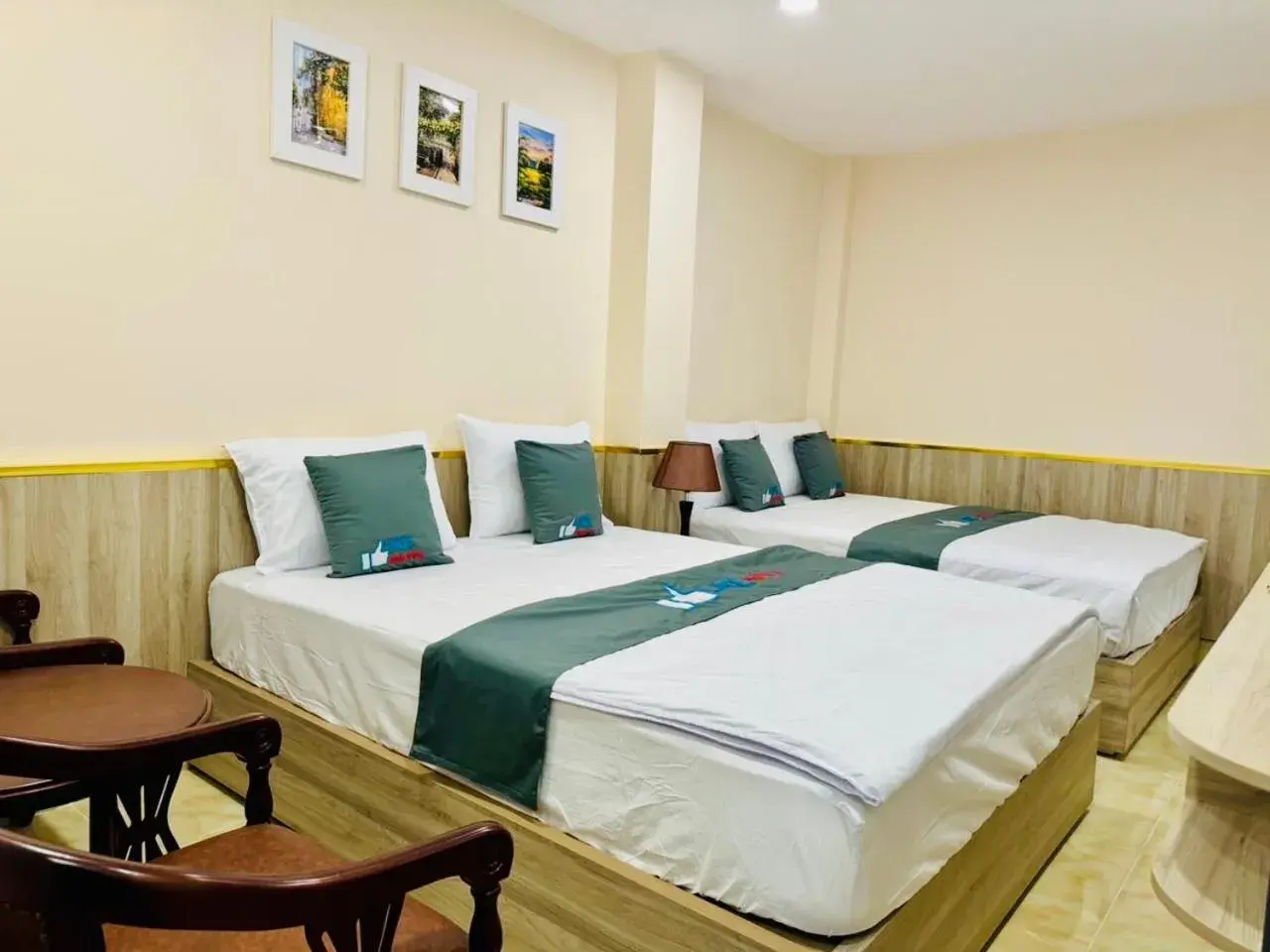 Bedroom, Bed in Like Hotel Bedroom, Bed in Like Hotel