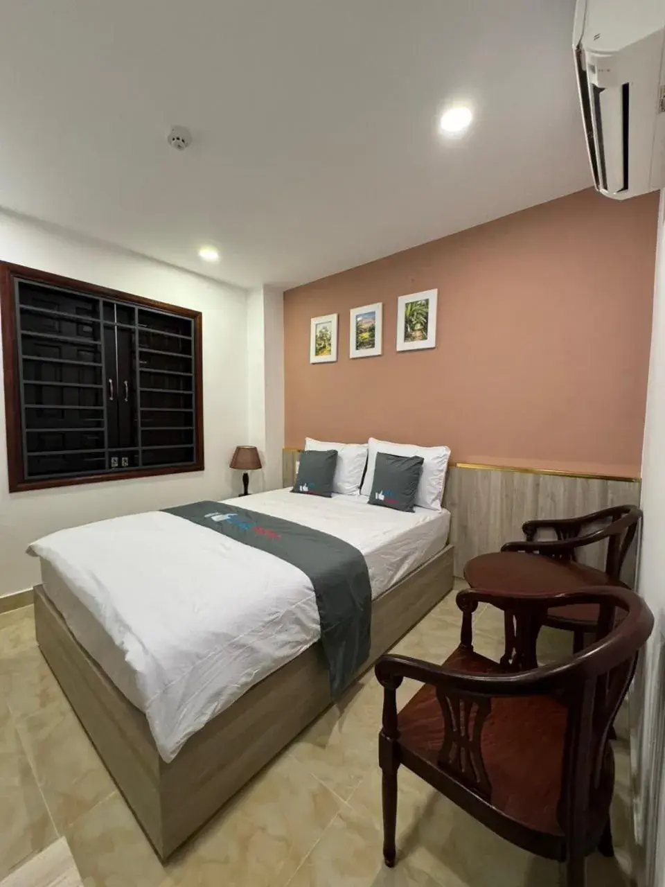 Bedroom, Bed in Like Hotel Bedroom, Bed in Like Hotel