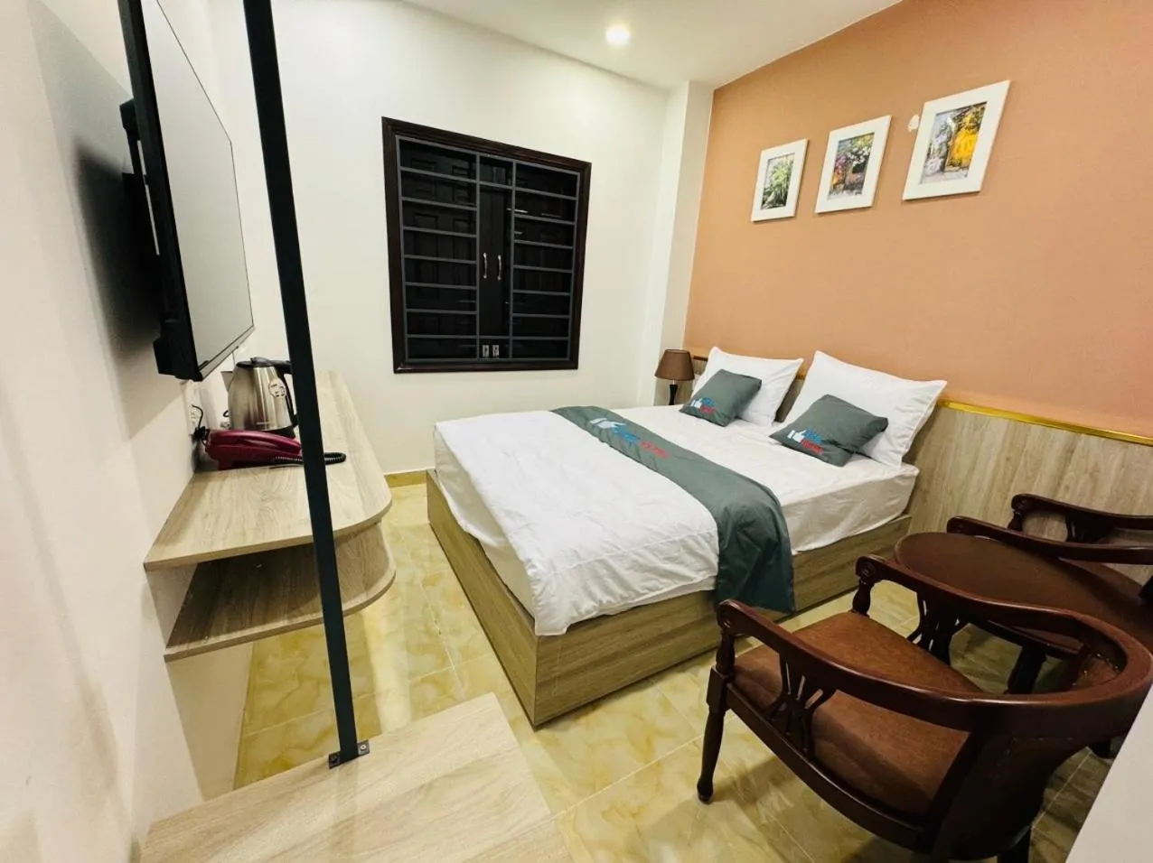 Bedroom, Bed in Like Hotel