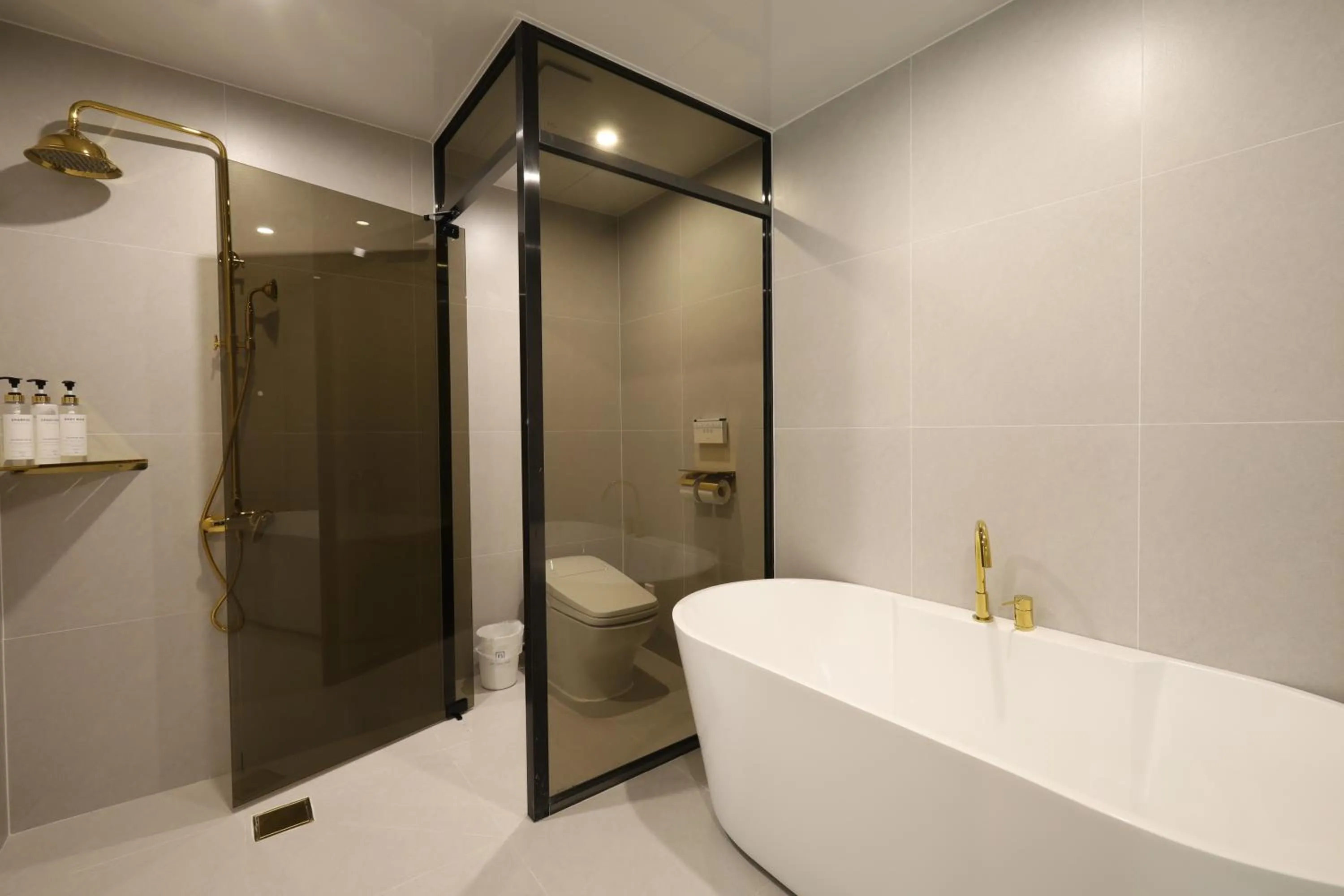 Changwon Denbasta Hotel Myeongseo