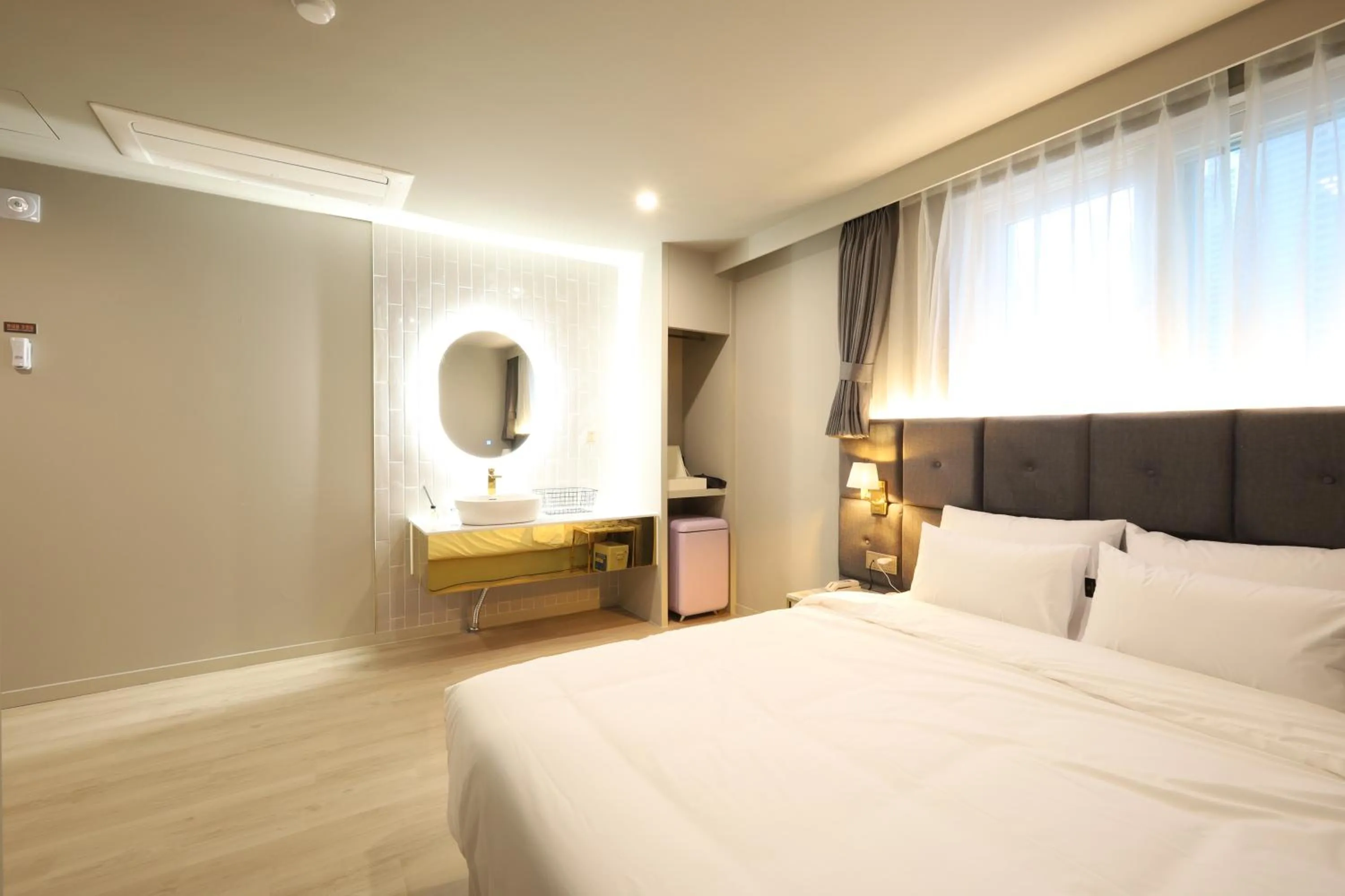 Standard Double Room in Changwon Denbasta Hotel Myeongseo