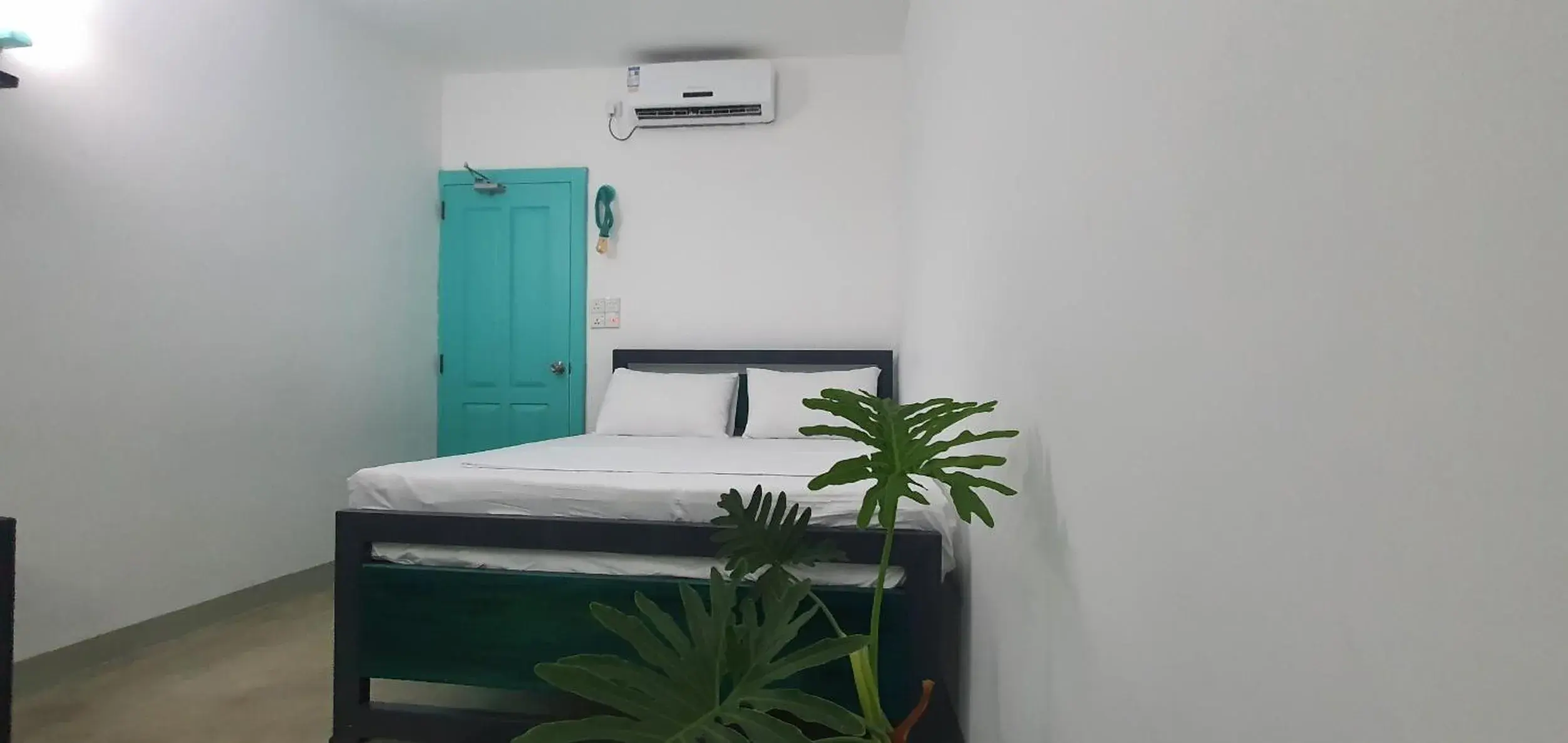 Bed in Hello Airport Hotel, Katunayaka Bed in Hello Airport Hotel, Katunayaka