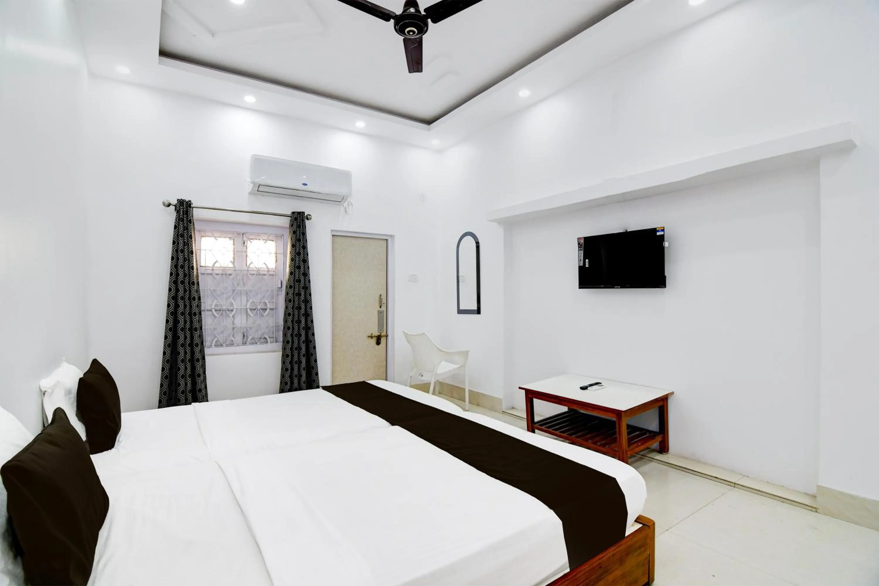 Bedroom, Bed in Hotel O Orchid Guest House