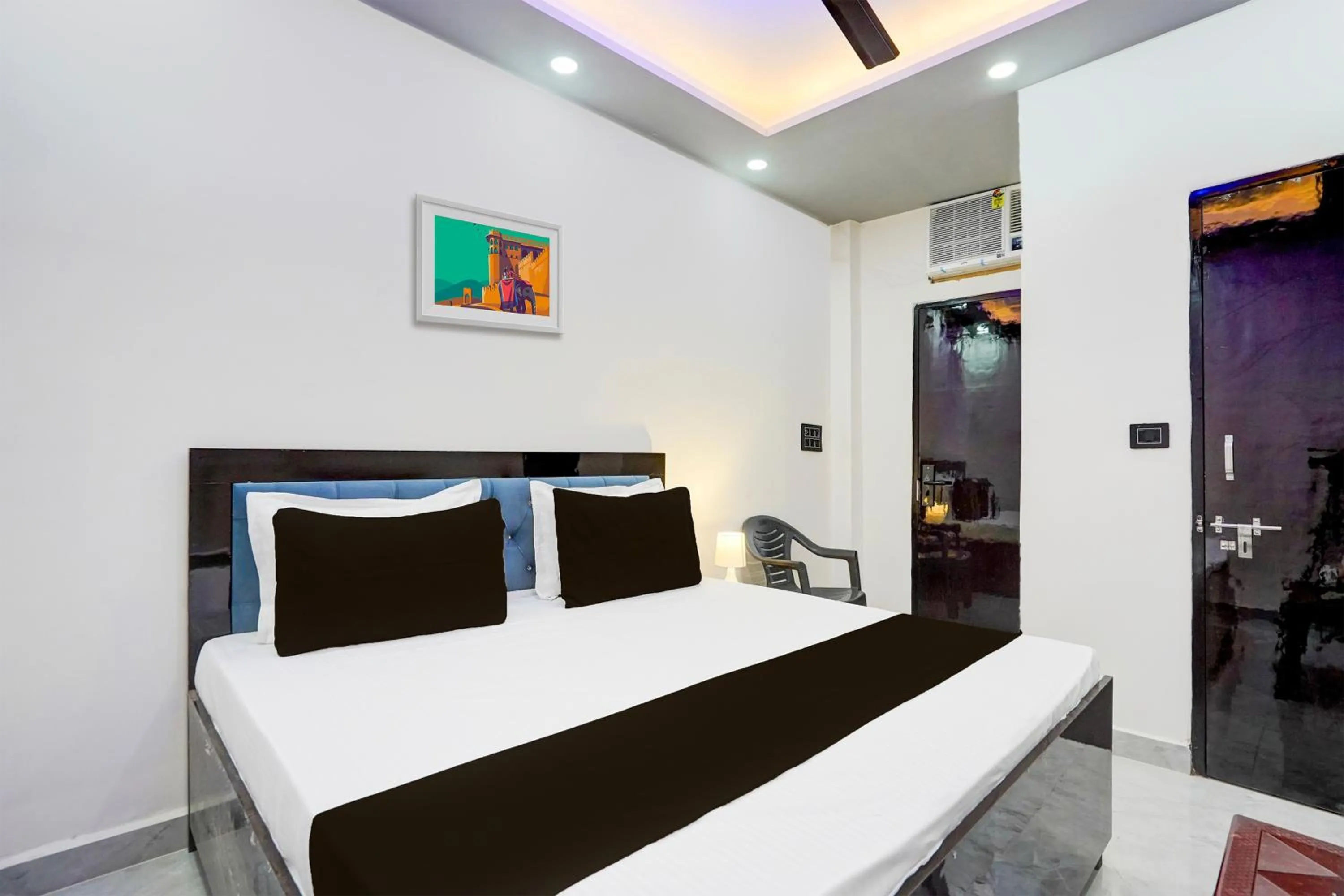 Bedroom, Bed in Hotel O Karan Residency