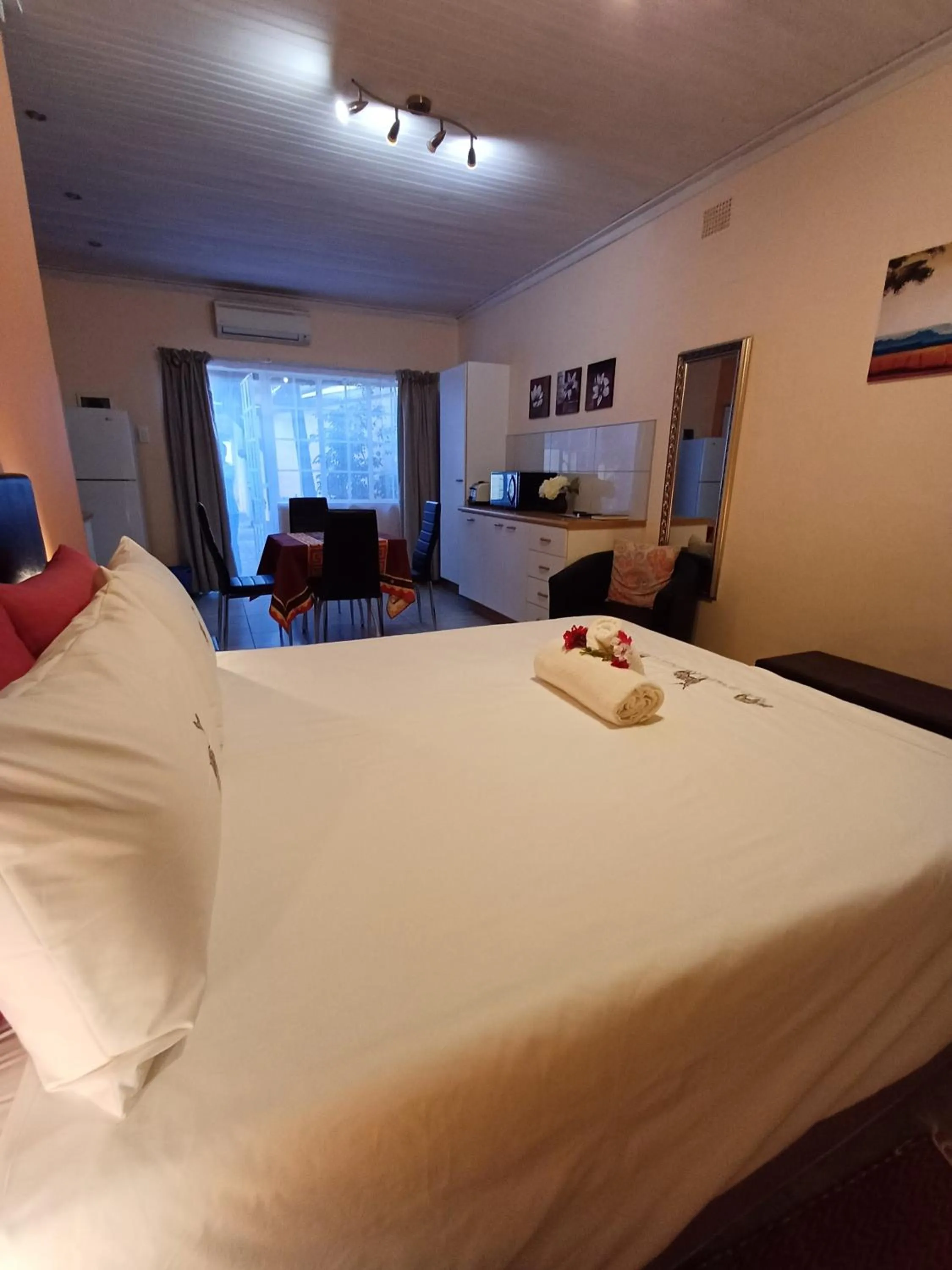 Bedroom, Bed in Capbon Guesthouse