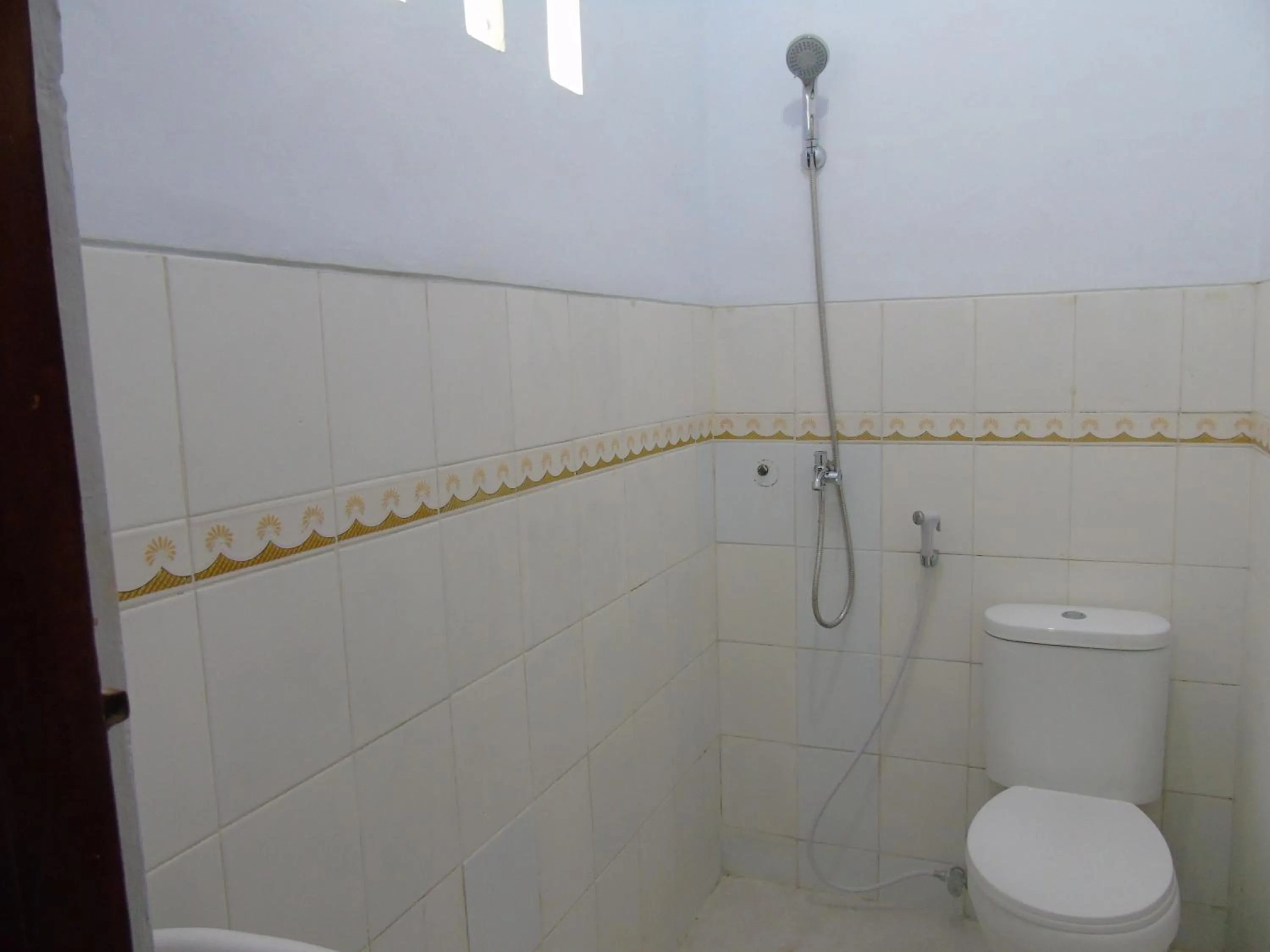 Shower in Hotel Permata Zamrud