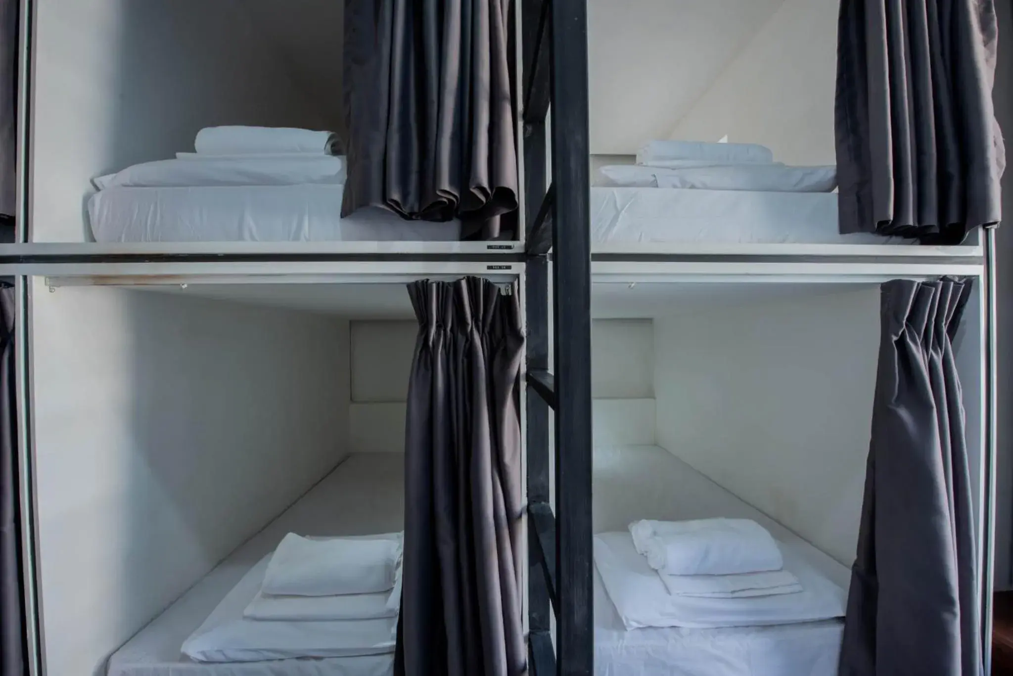 8-Bed Male Dormitory Room in Mascotte Hostel Silom 8-Bed Male Dormitory Room in Mascotte Hostel Silom