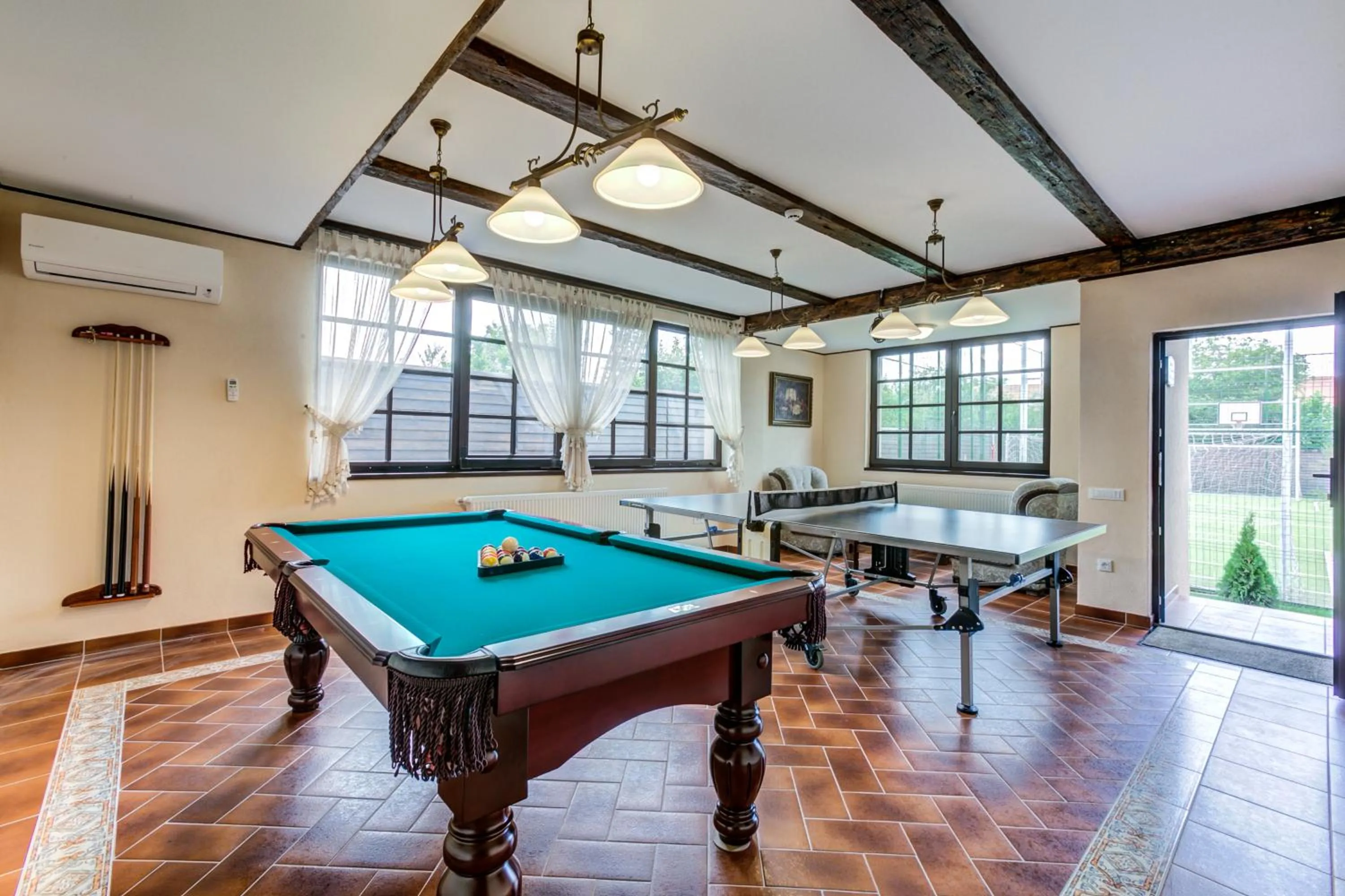 Billiard in Conacul Ambient