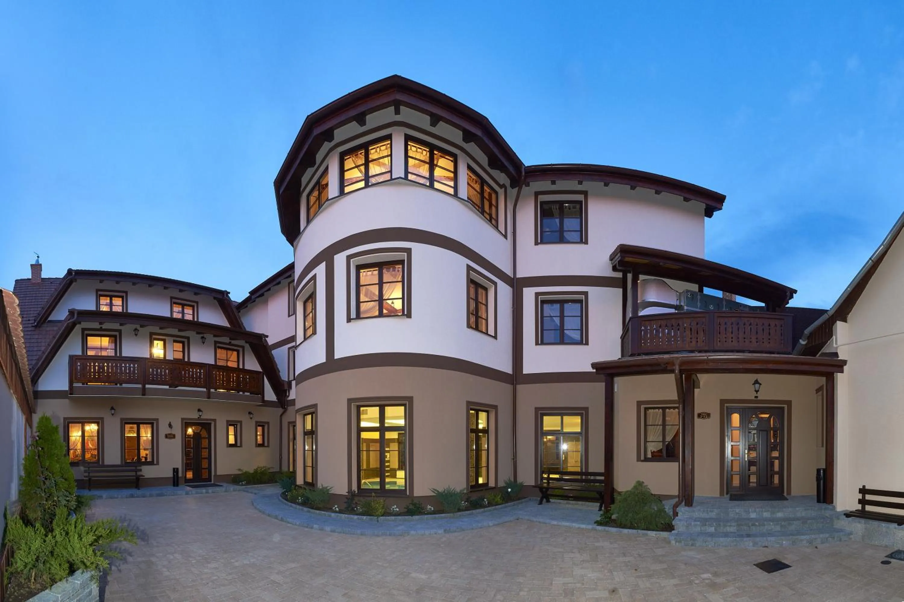 Facade/entrance in Conacul Ambient