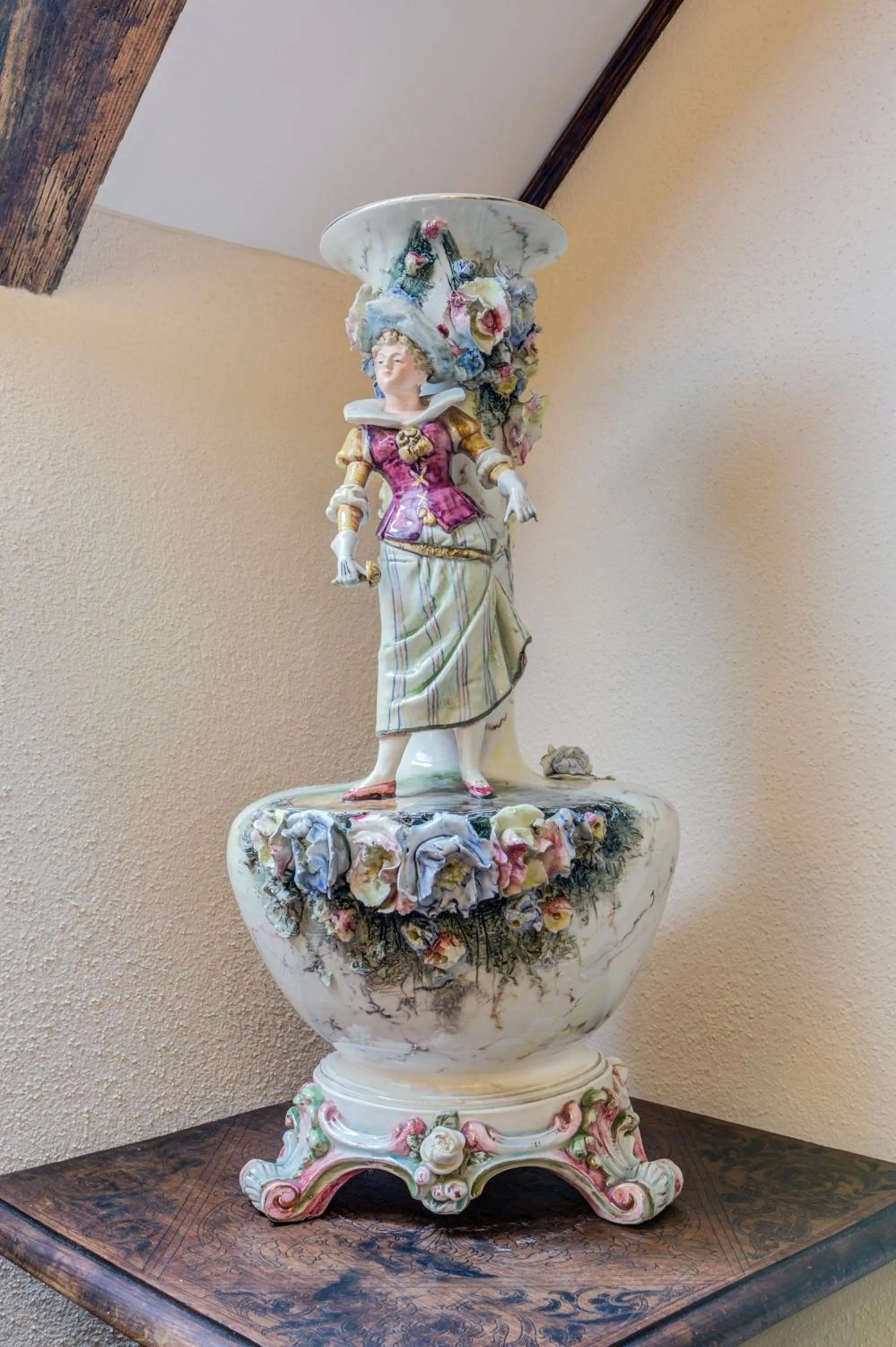 Decorative detail in Conacul Ambient