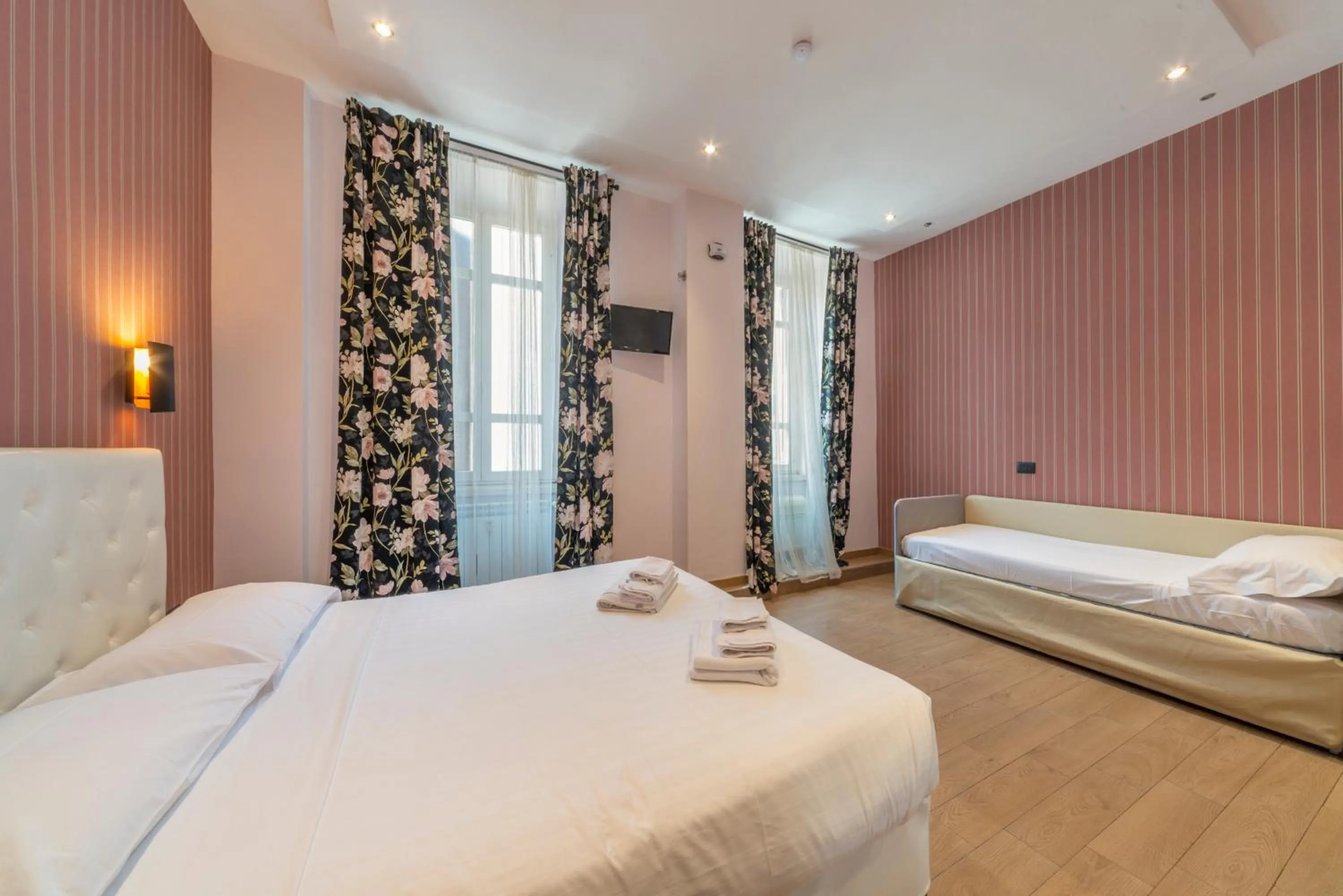 Bed in La Grande Bellezza Guest House Rome