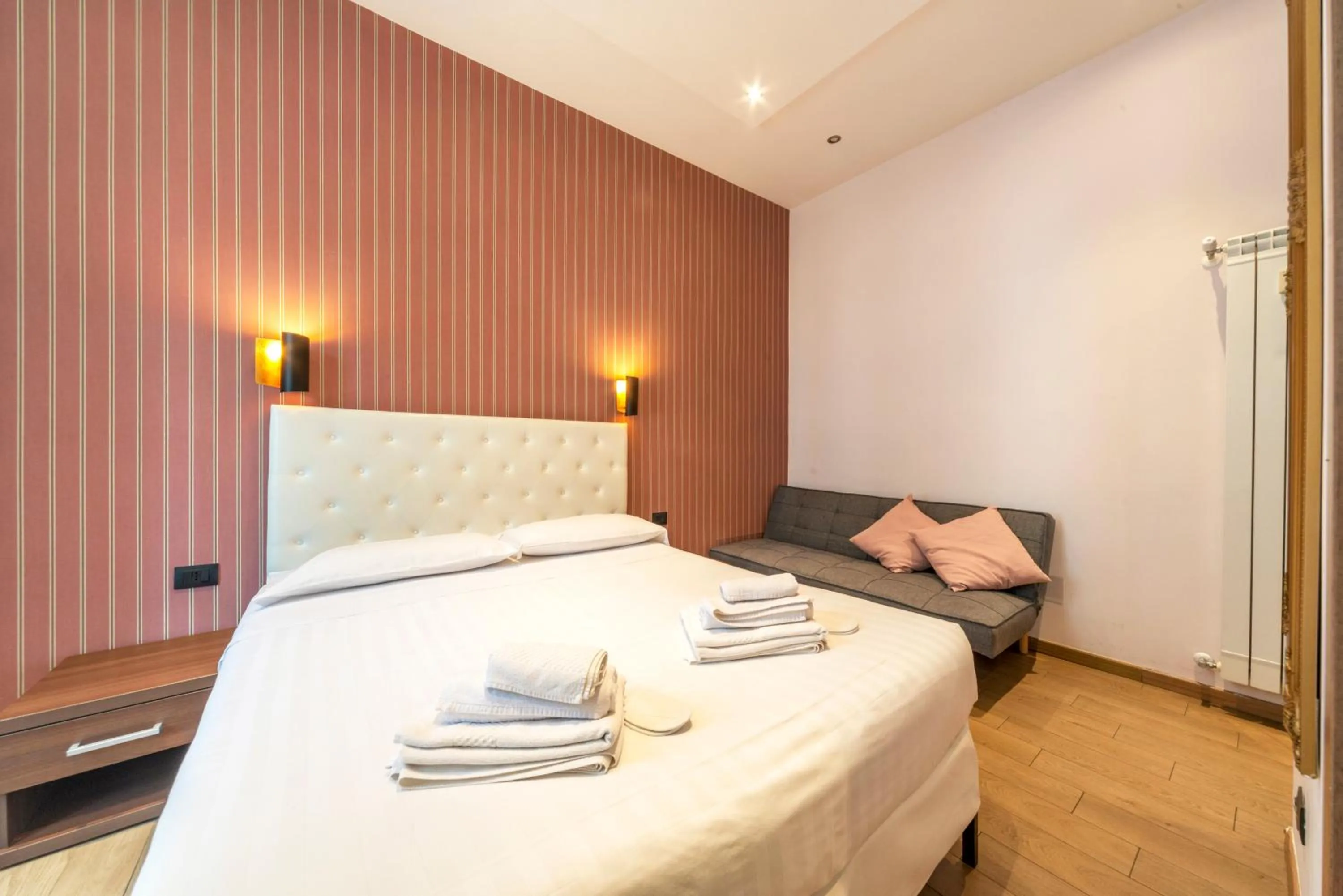 Bed in La Grande Bellezza Guest House Rome