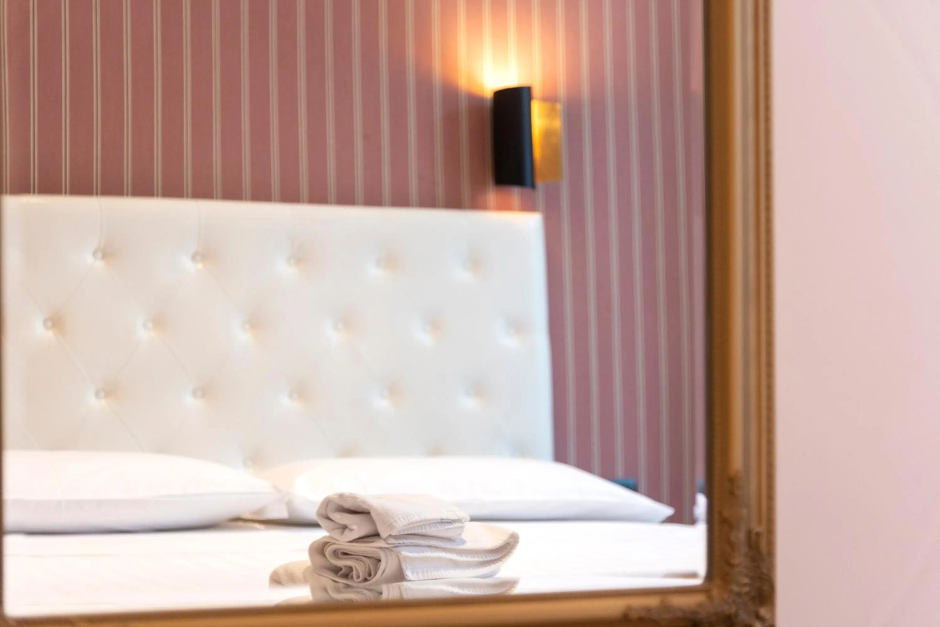 Bed in La Grande Bellezza Guest House Rome