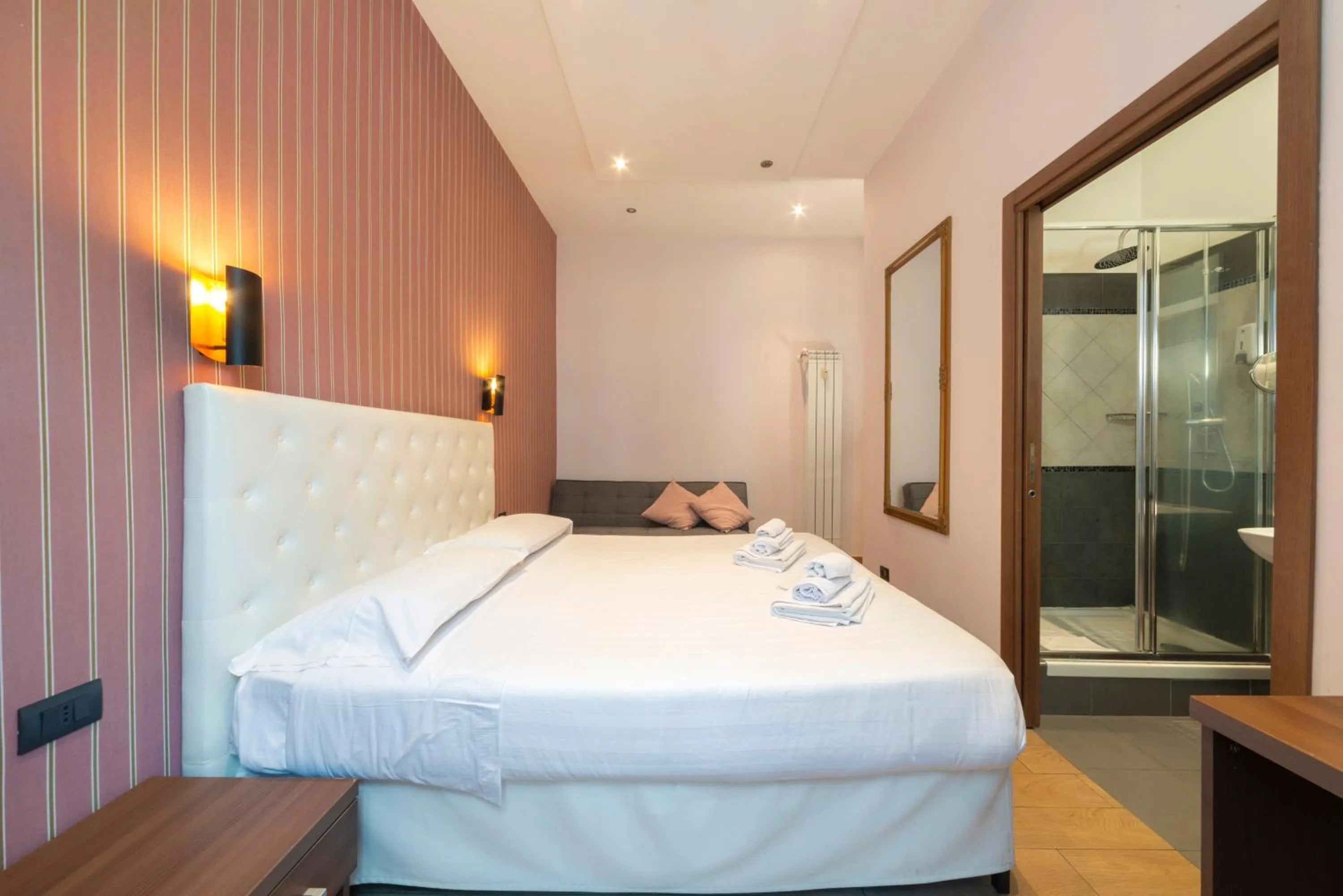 Bed in La Grande Bellezza Guest House Rome