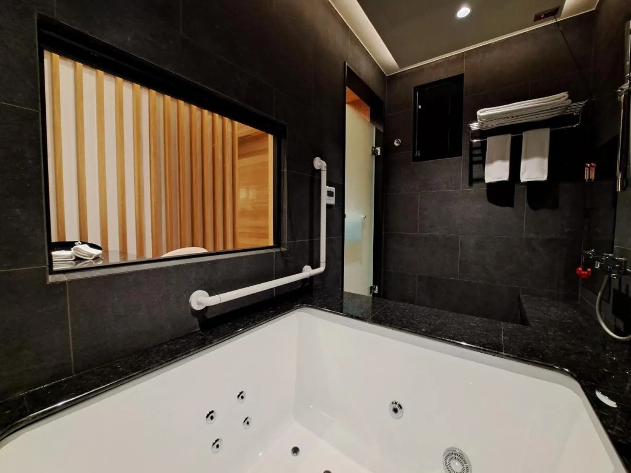 Boutech Wuri Village Hotel