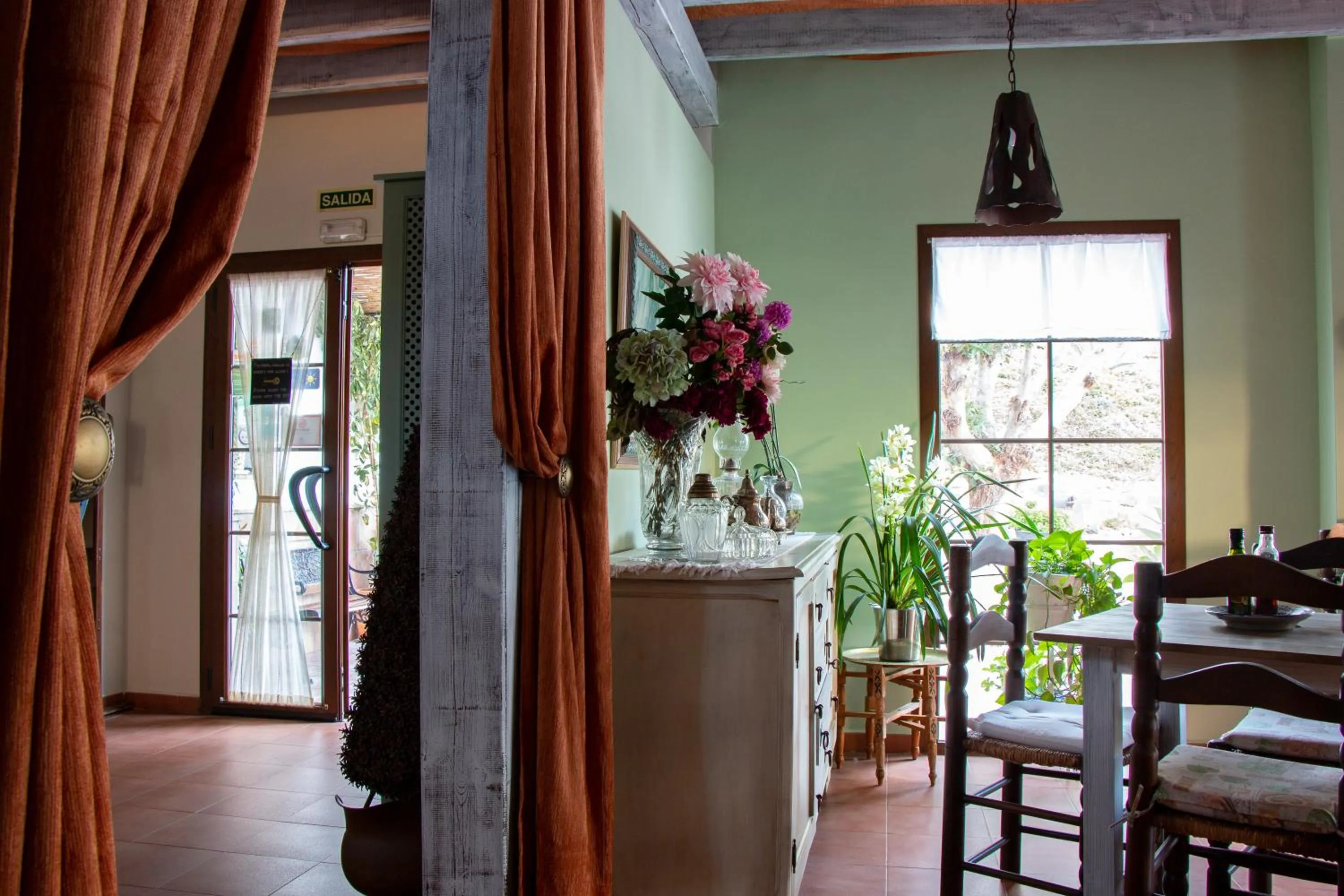 Dining area in Hotel Cortijo de Salia
