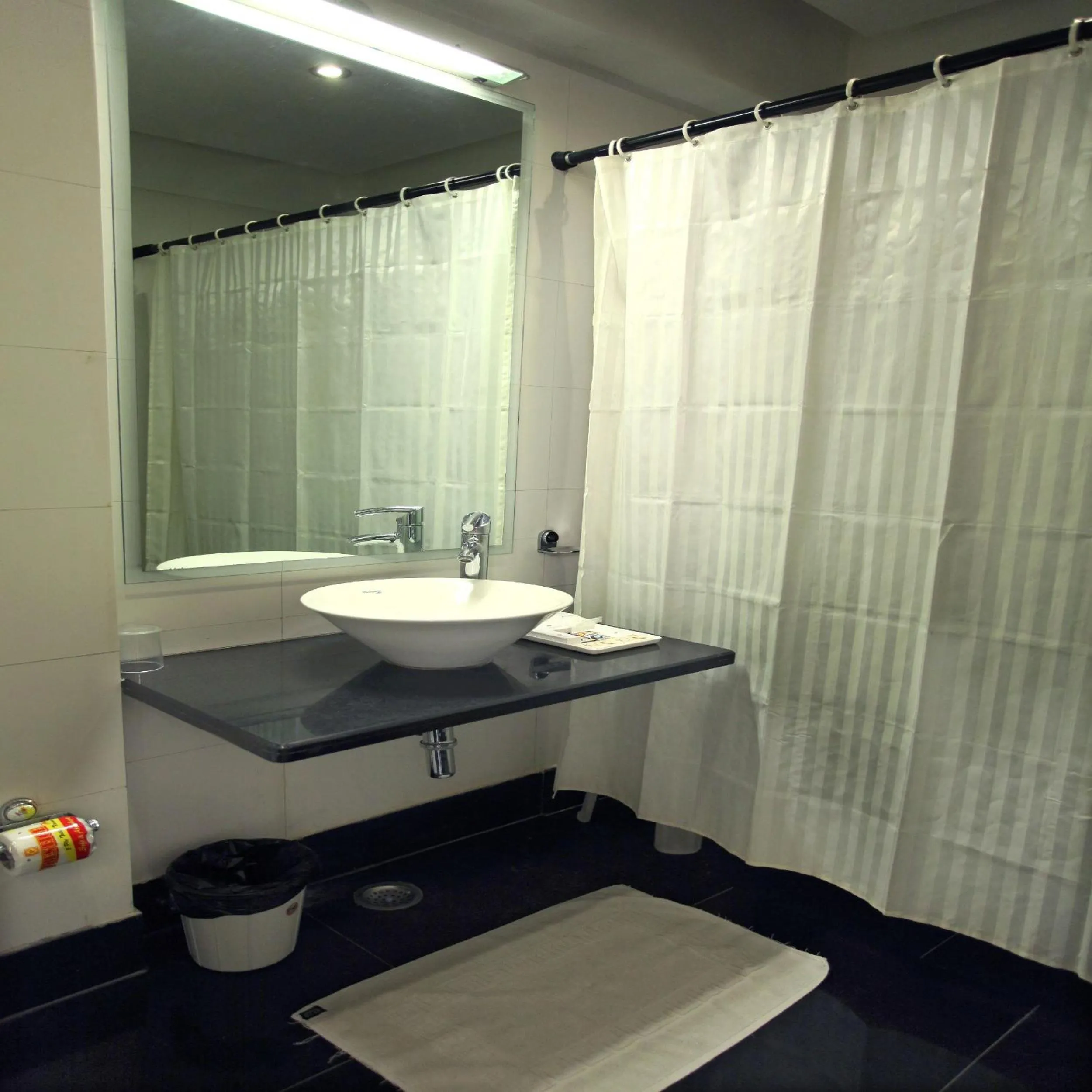 Bathroom in Saar Inn