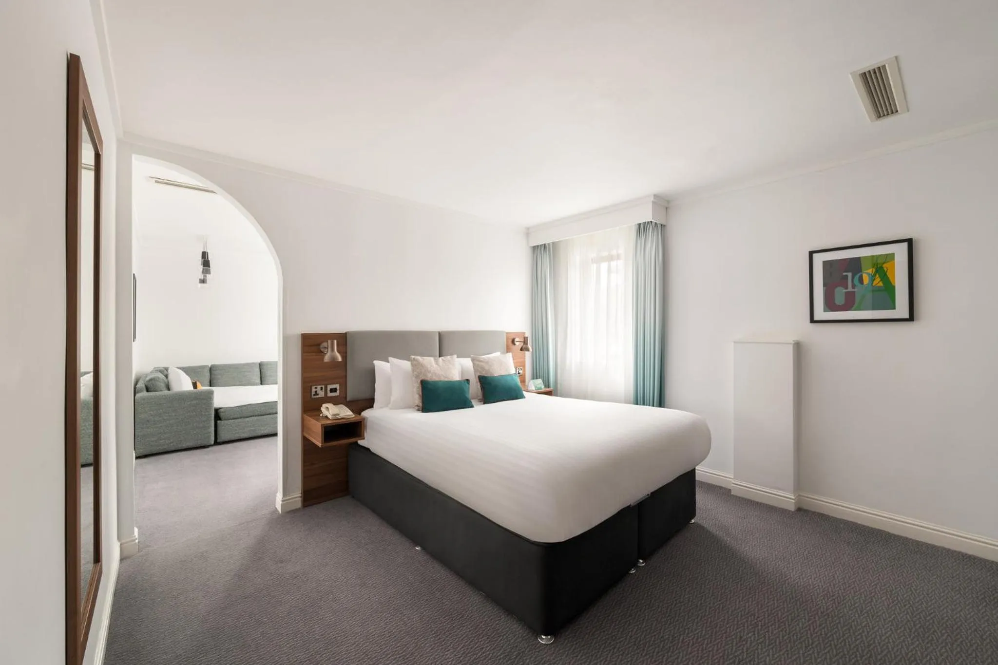 Photo of the whole room, Bed in Holiday Inn Birmingham Bromsgrove by IHG