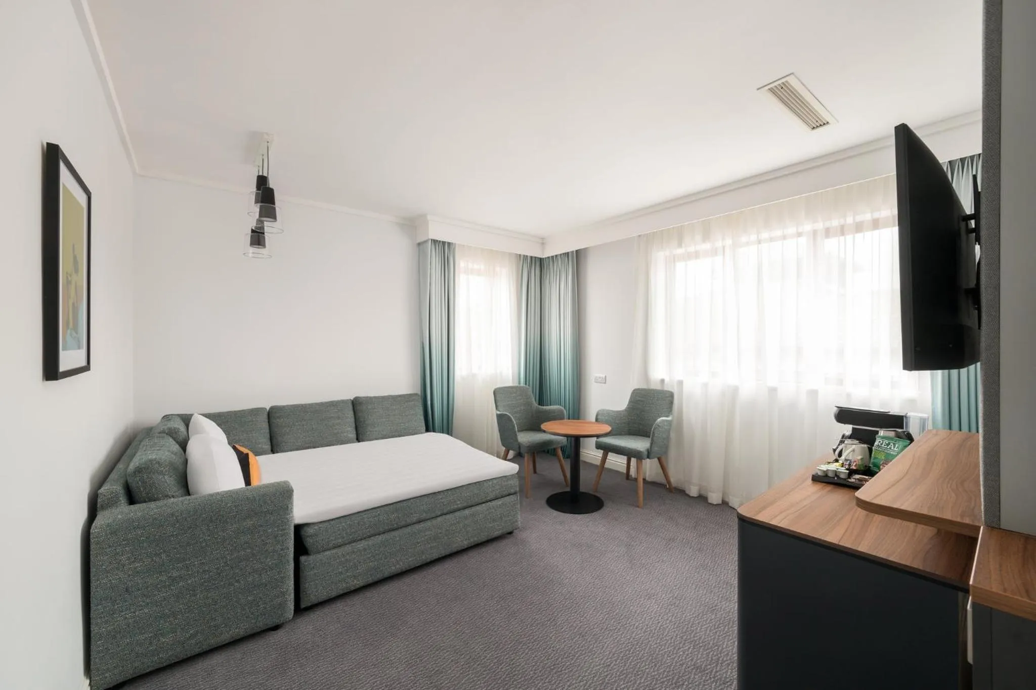 Photo of the whole room, Bed in Holiday Inn Birmingham Bromsgrove by IHG