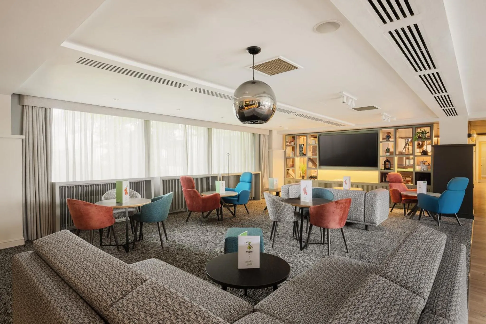 Lounge or bar in Holiday Inn Birmingham Bromsgrove by IHG