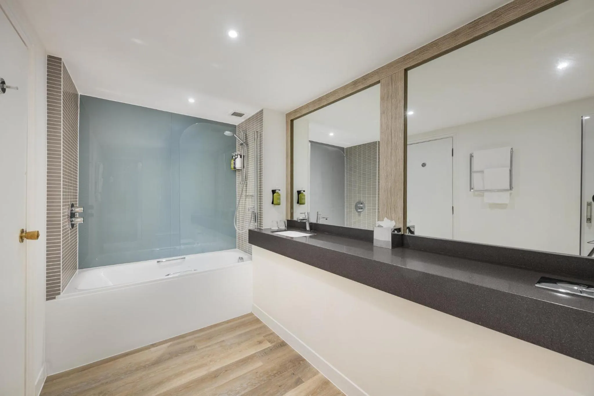 Photo of the whole room in Holiday Inn Birmingham Bromsgrove by IHG