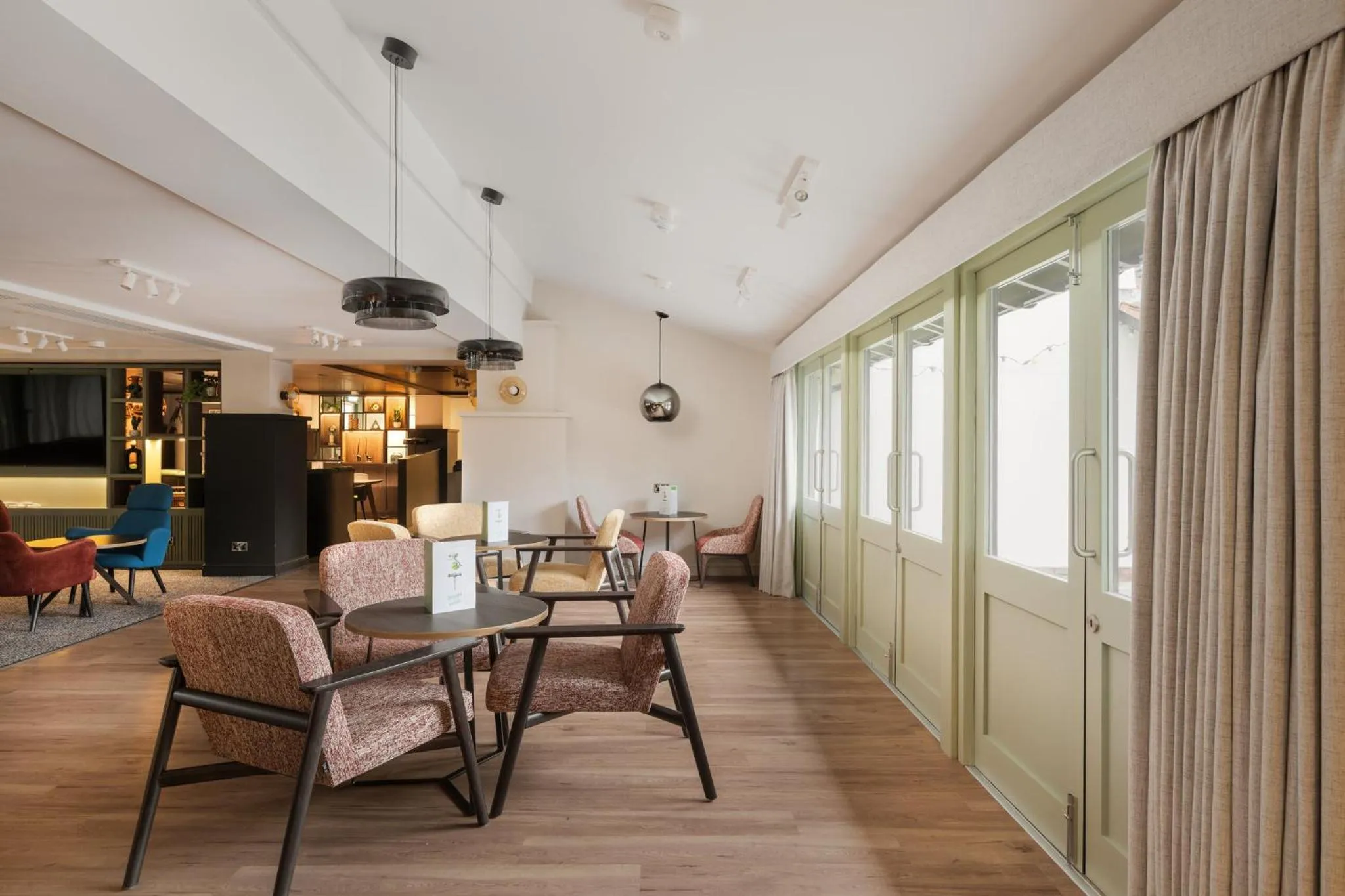 Lounge or bar in Holiday Inn Birmingham Bromsgrove by IHG