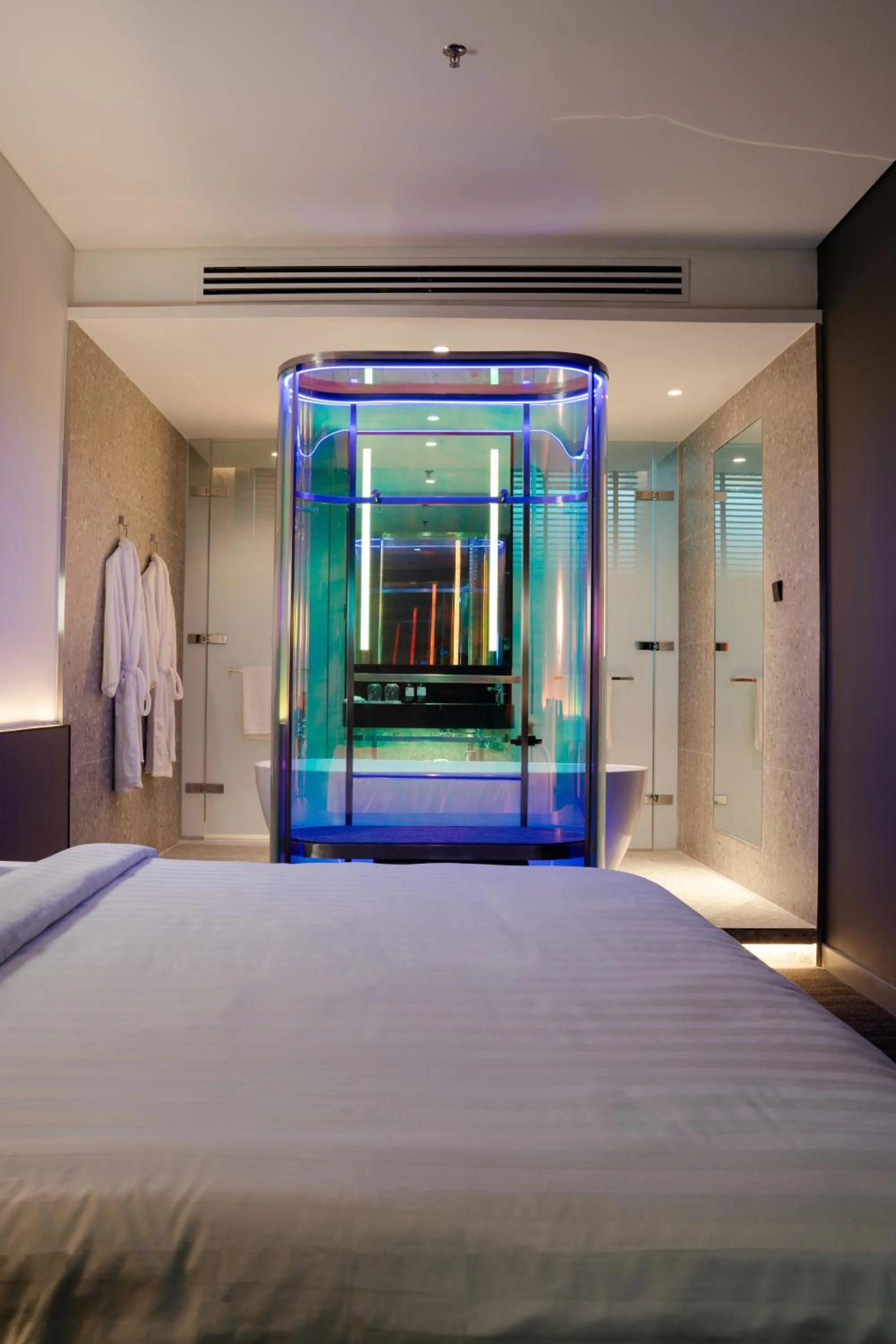 wardrobe, Bed in CapsuleTransit MAX - Terminal 2