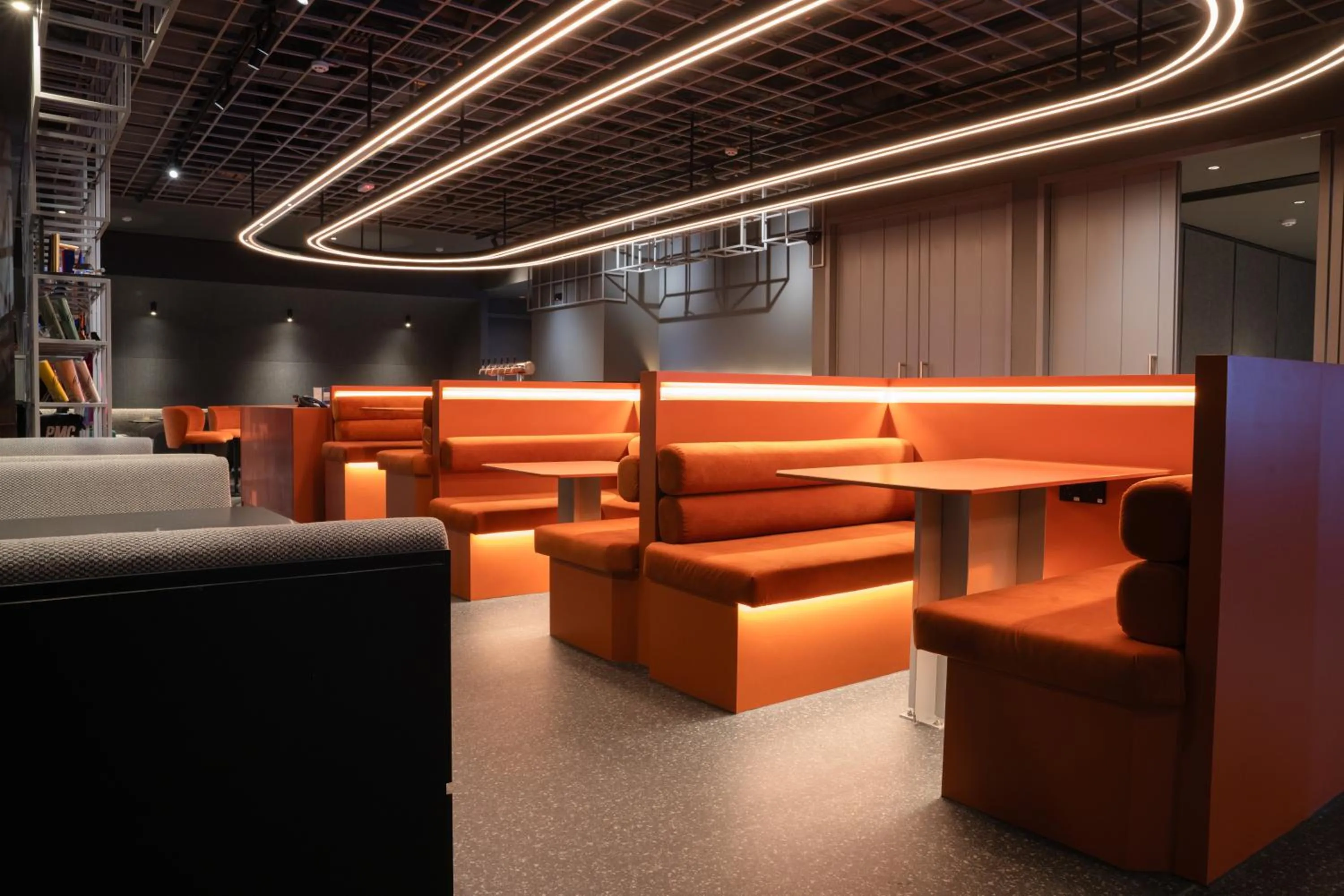 Restaurant/places to eat in CapsuleTransit MAX - Terminal 2