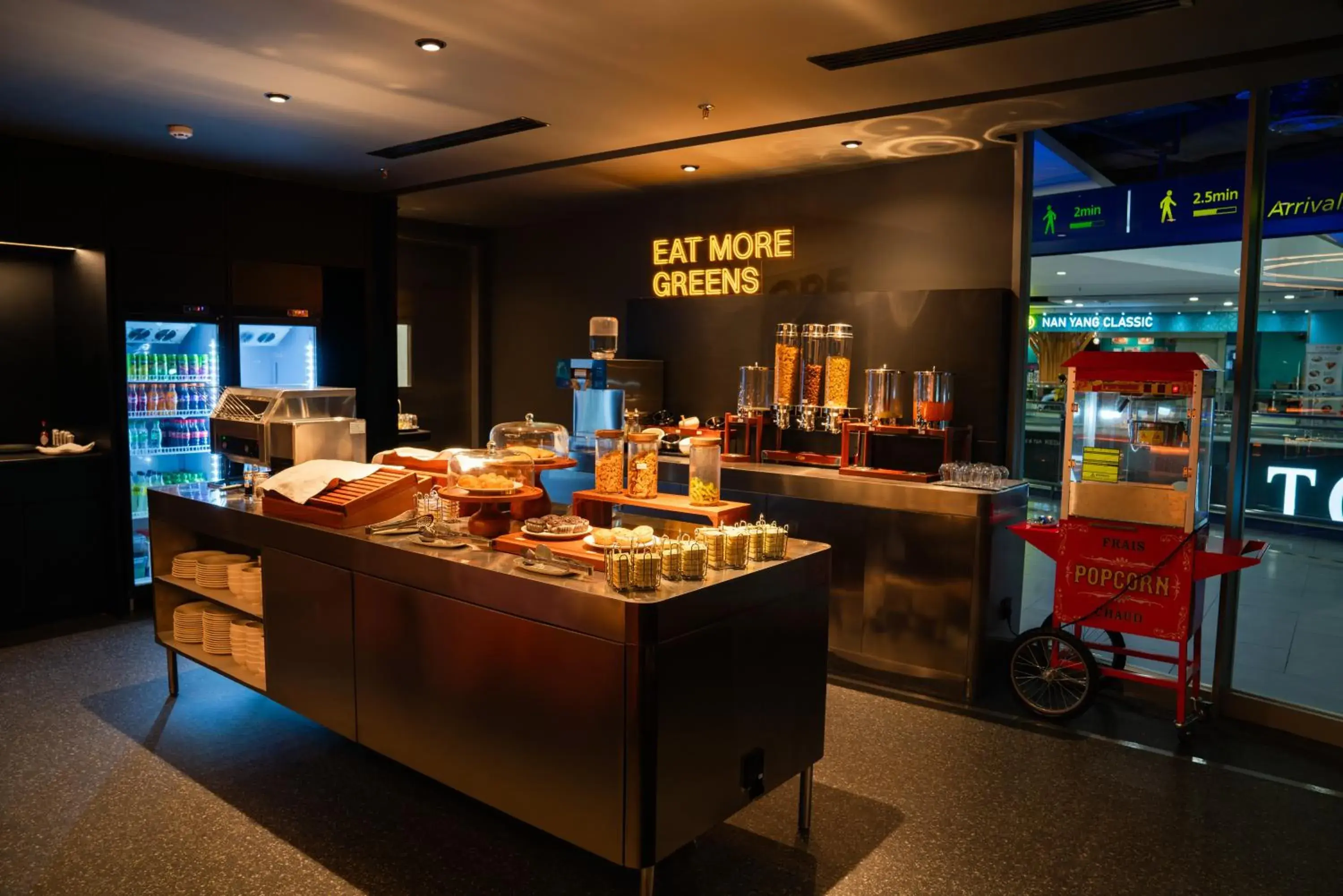 Lounge or bar in CapsuleTransit MAX - Terminal 2 Lounge or bar in CapsuleTransit MAX - Terminal 2