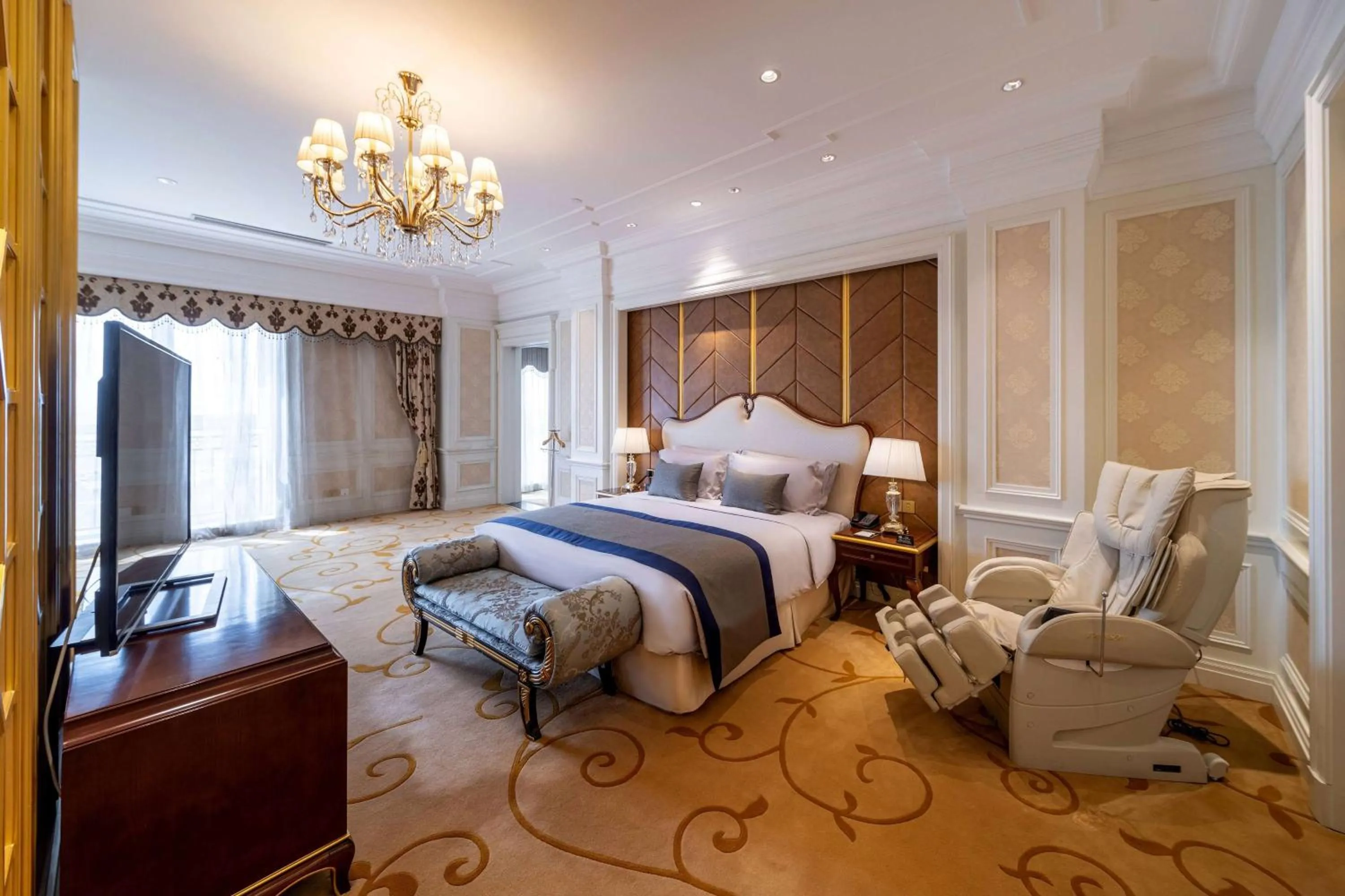 Bed in Howard Johnson Junhe Hot Springs Resort Beijing北京君和豪生温泉酒店