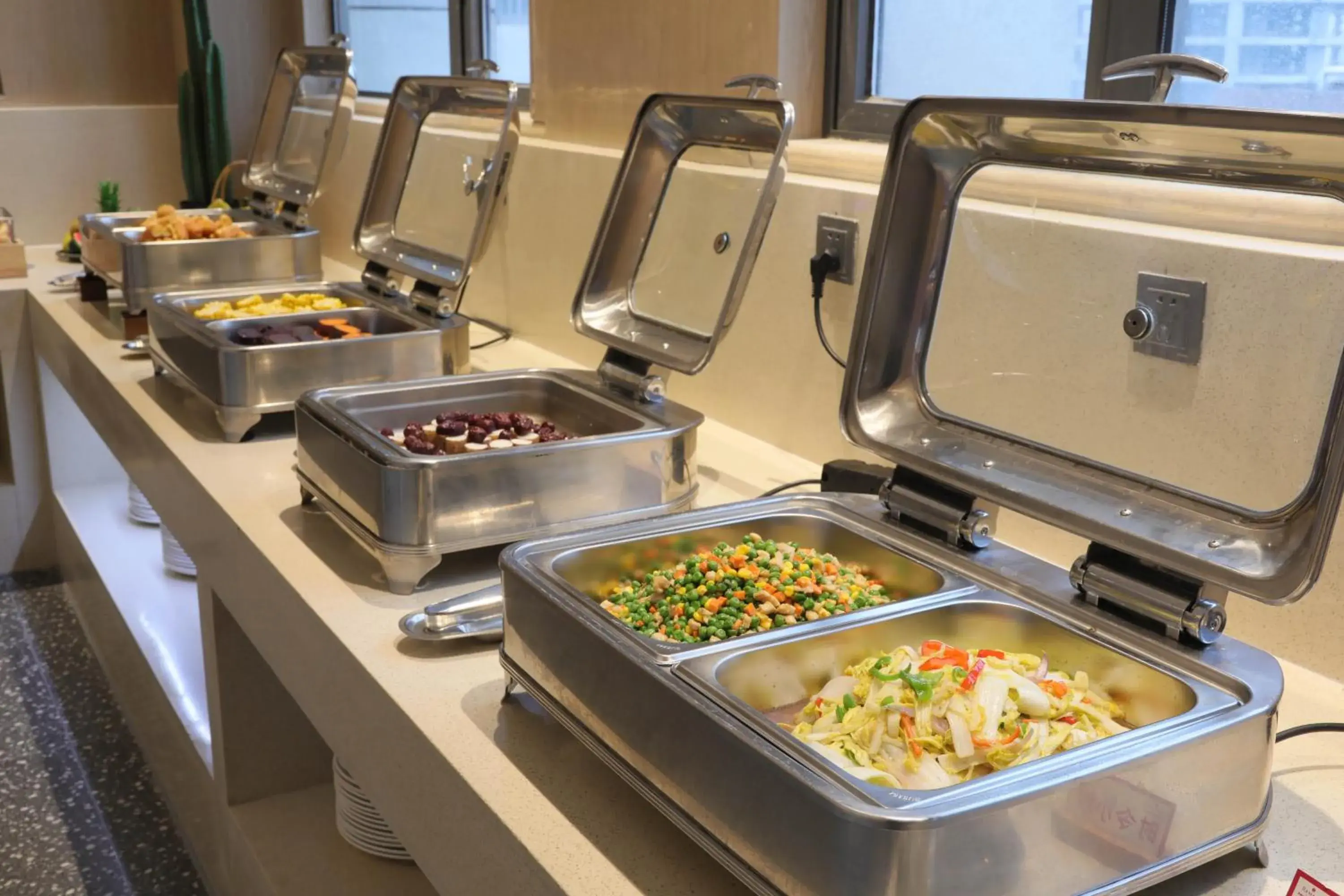 Restaurant/places to eat in Ramada by Wyndham Wuhan Wangjiawan Restaurant/places to eat in Ramada by Wyndham Wuhan Wangjiawan