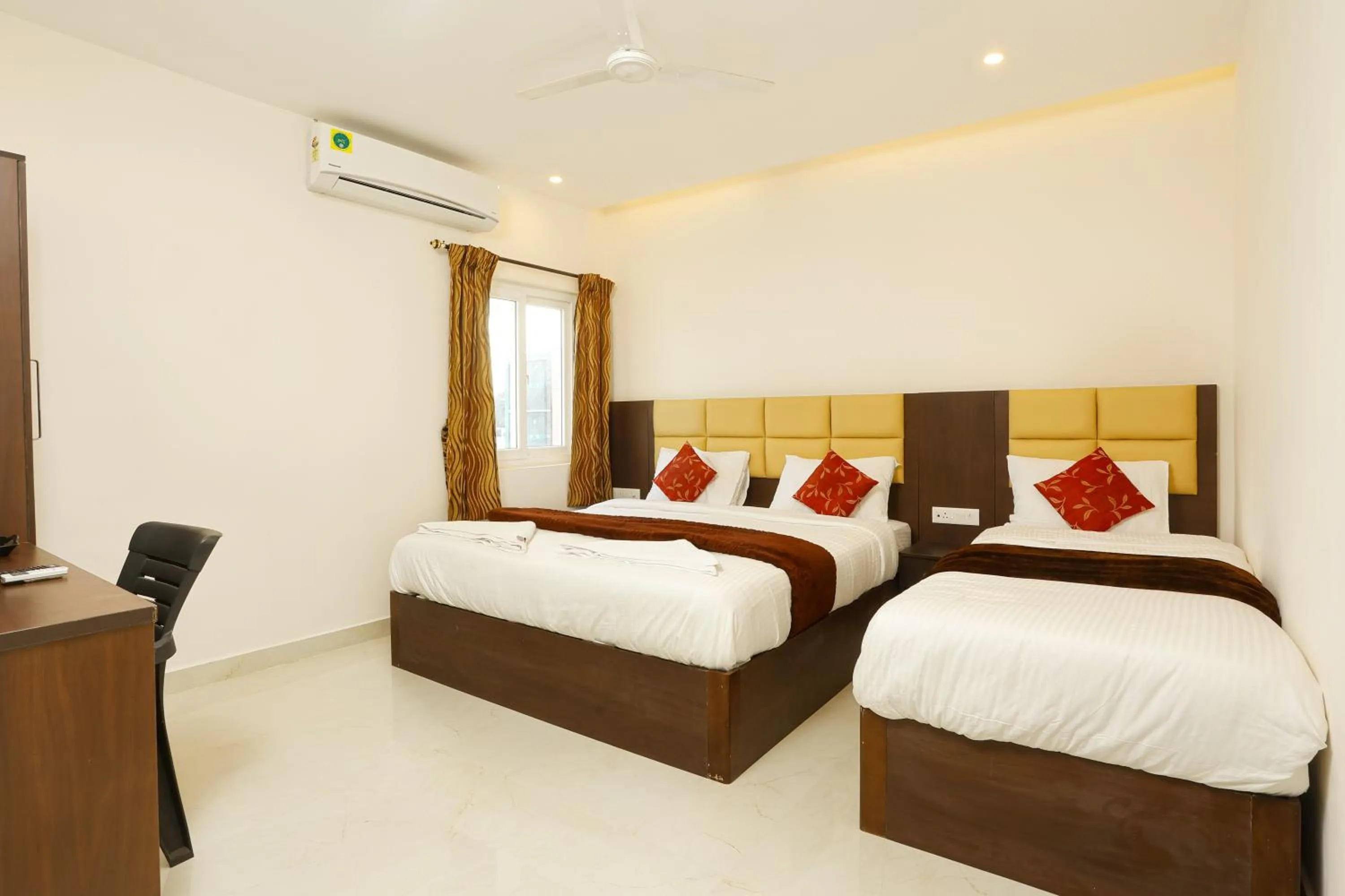 Bed in Rameswaram Harish Palace