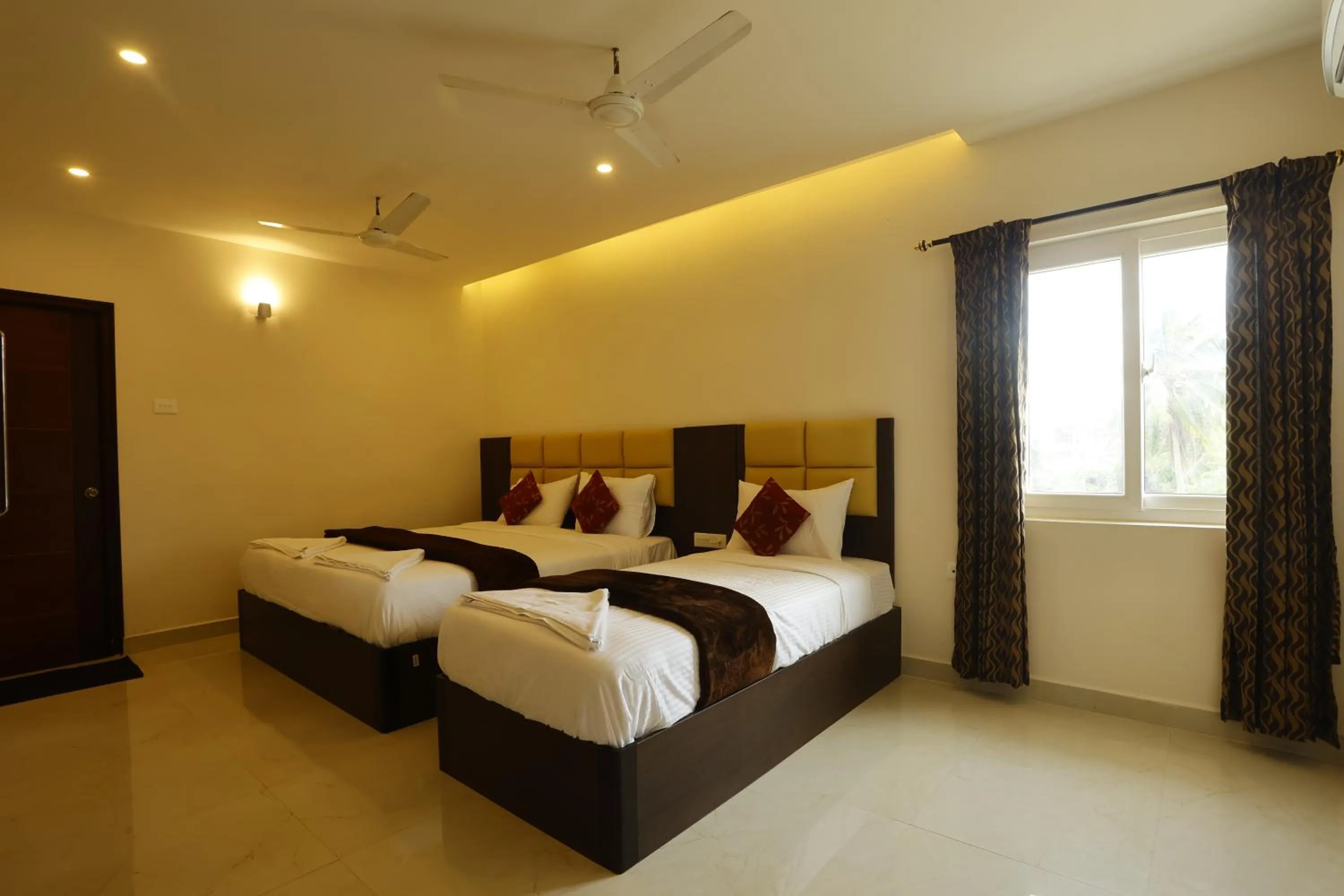 Bed in Rameswaram Harish Palace