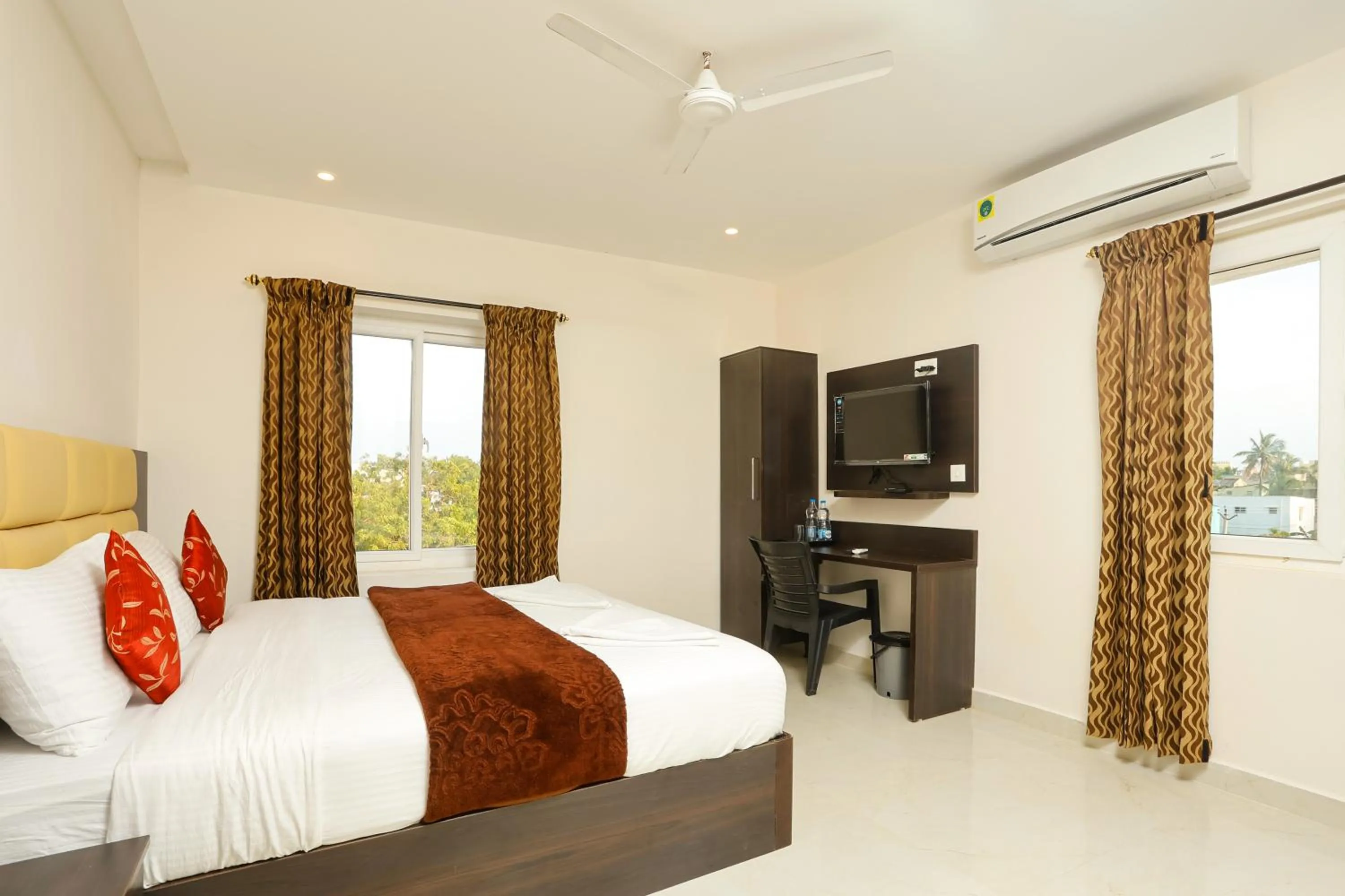 Bed in Rameswaram Harish Palace