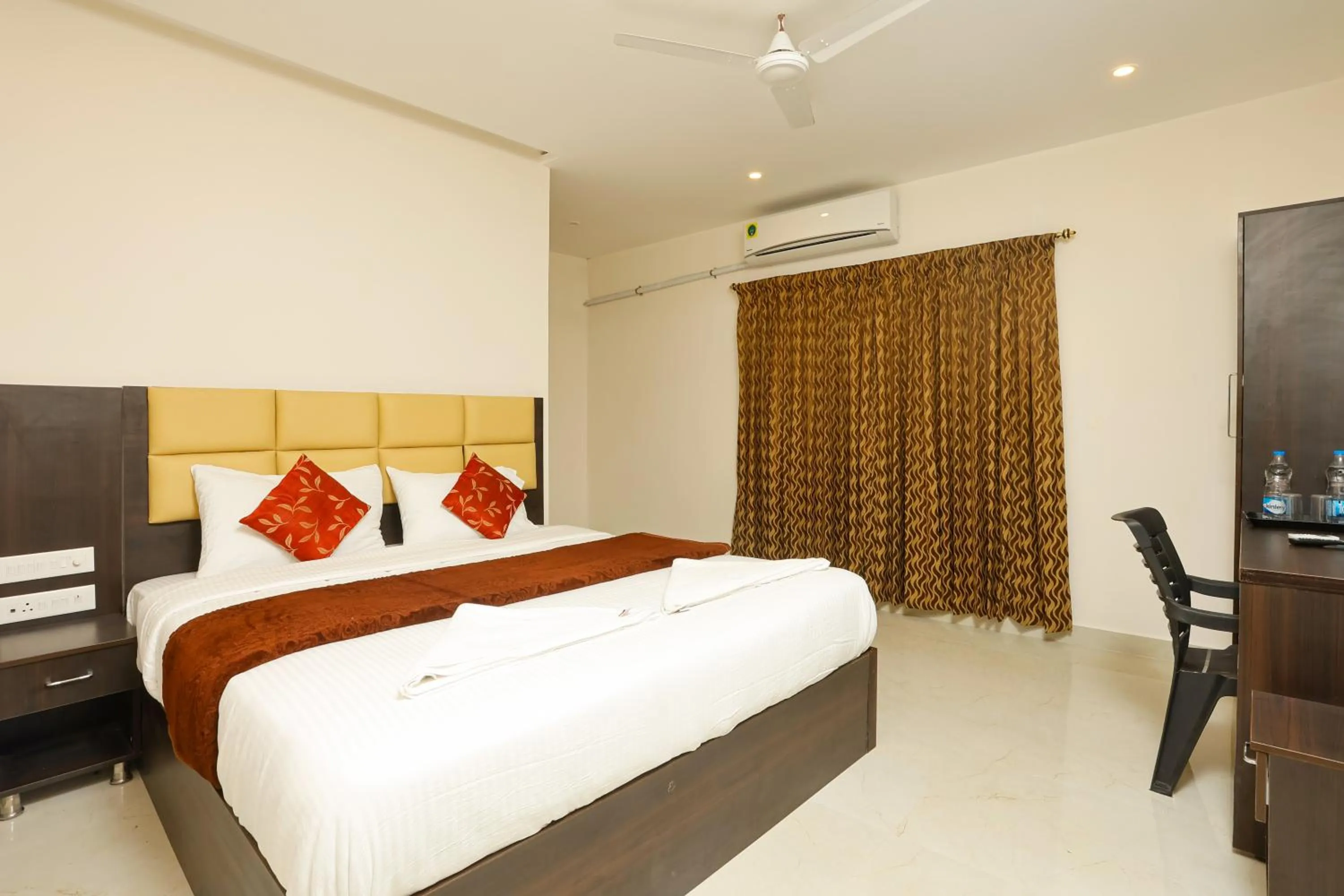 Bed in Rameswaram Harish Palace